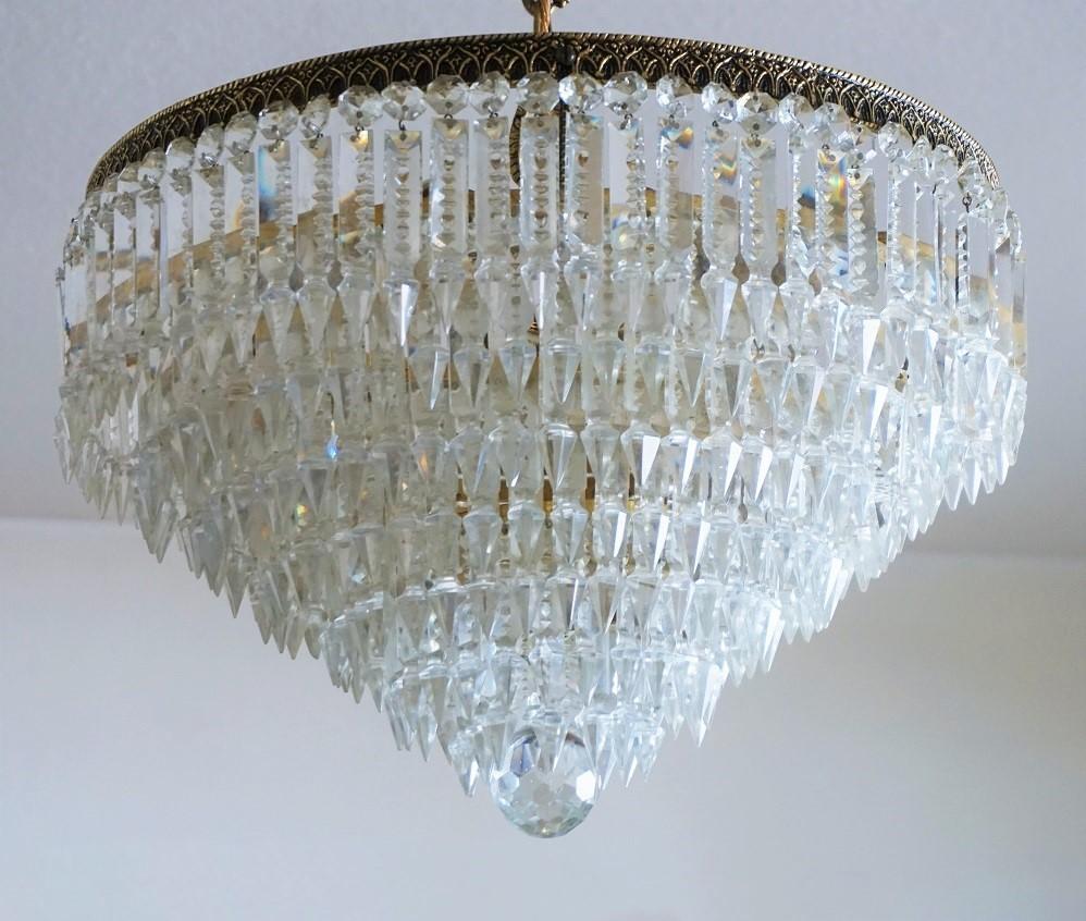 A wonderful Italian cut crystal and bronze seven-tier waterfall flush mount or chandelier with seven light bulbs, circa 1910-1919 - impressive lighting effect!
Measures:
Diameter 16.75 in (42 cm)
Height with chain and canopy: 29.50 in (75