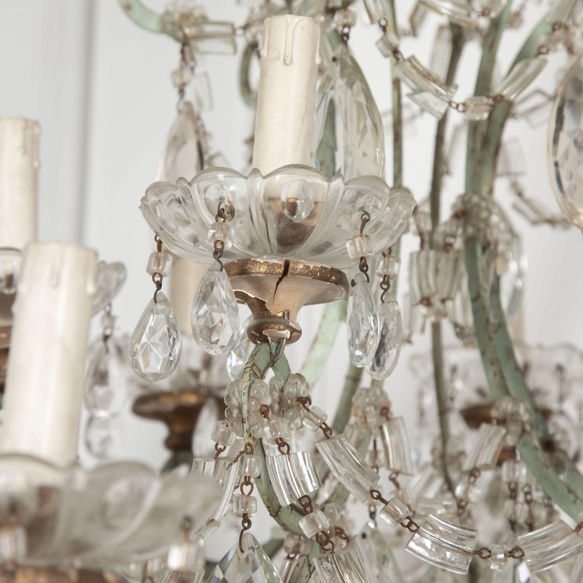 Large Italian Cut Glass Eighteen-Light Chandelier In Good Condition For Sale In Gloucestershire, GB