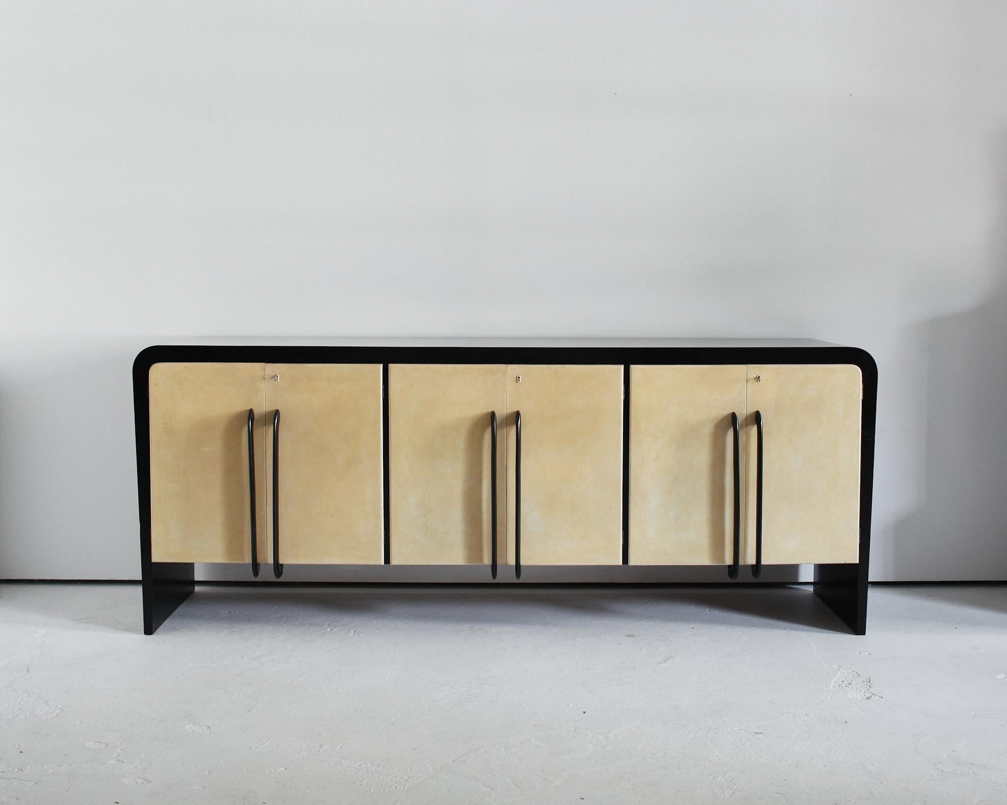 Large Italian Deco/Modernist Vellum Sideboard In Good Condition For Sale In London, GB