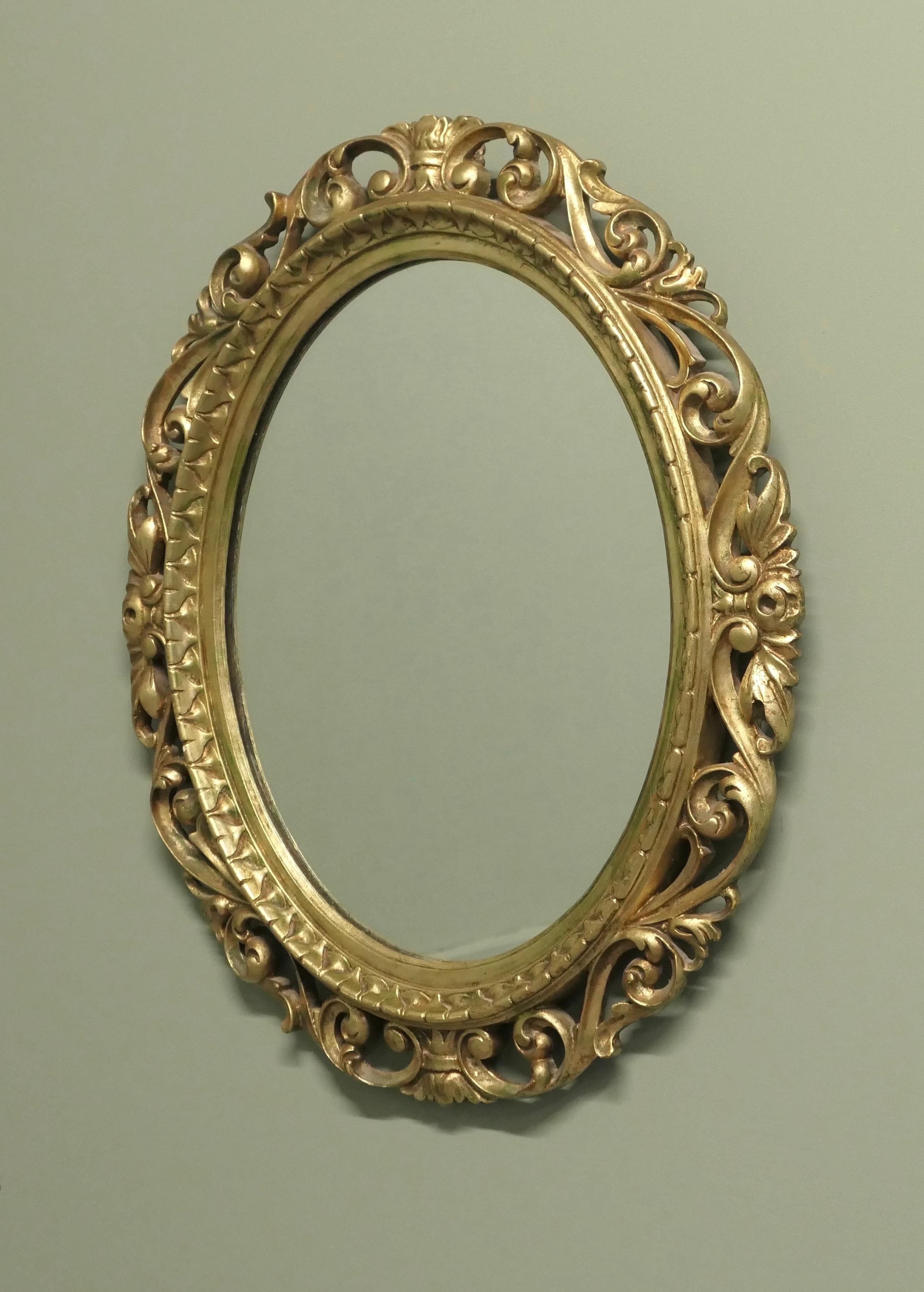 Belle Époque Large Italian Decorative Gilt Oval Mirror For Sale
