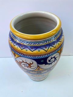 Large Italian Deruta Ceramic Urn