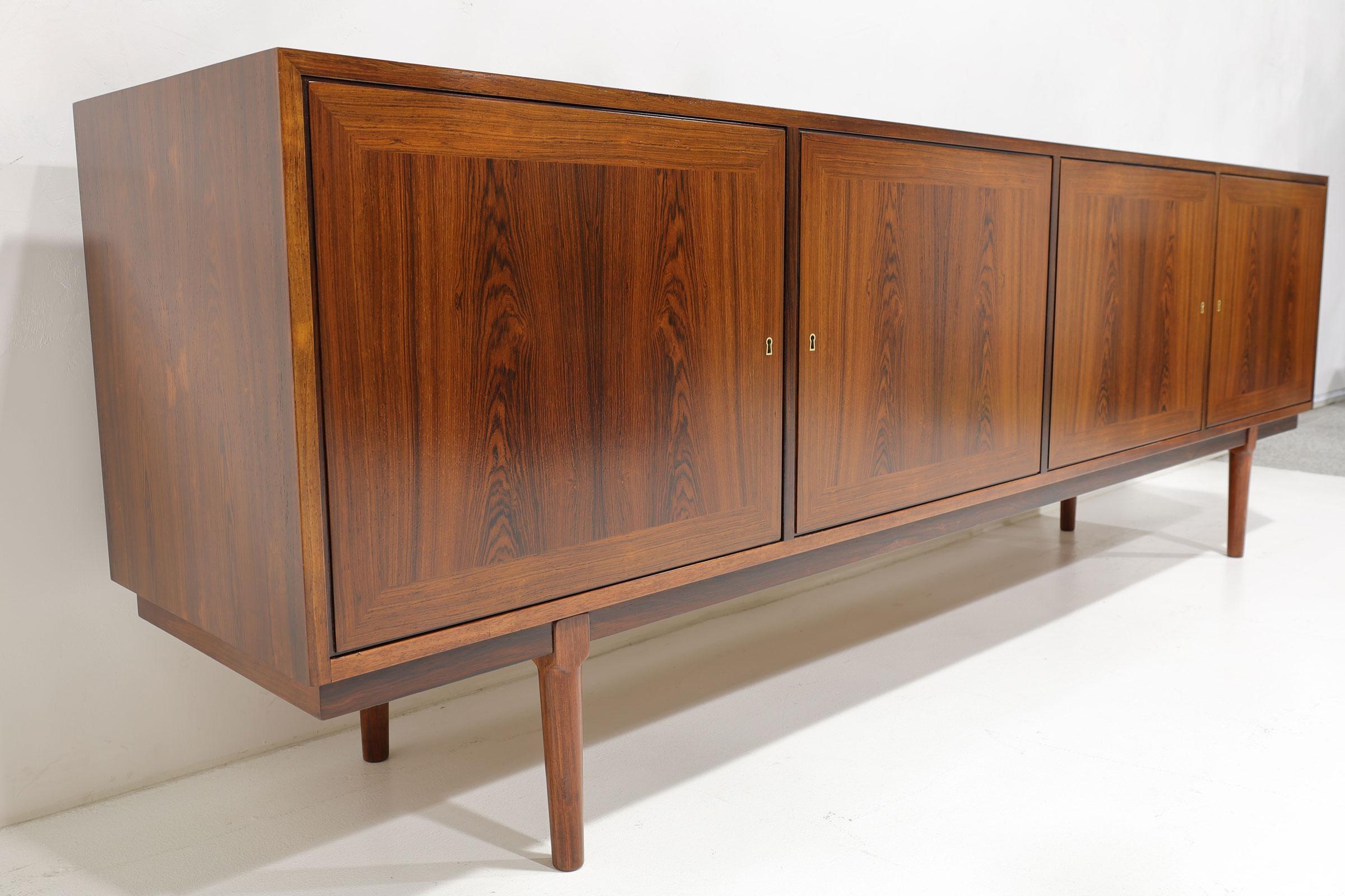 Large Italian Design Rosewood Sideboard In Good Condition In Dallas, TX