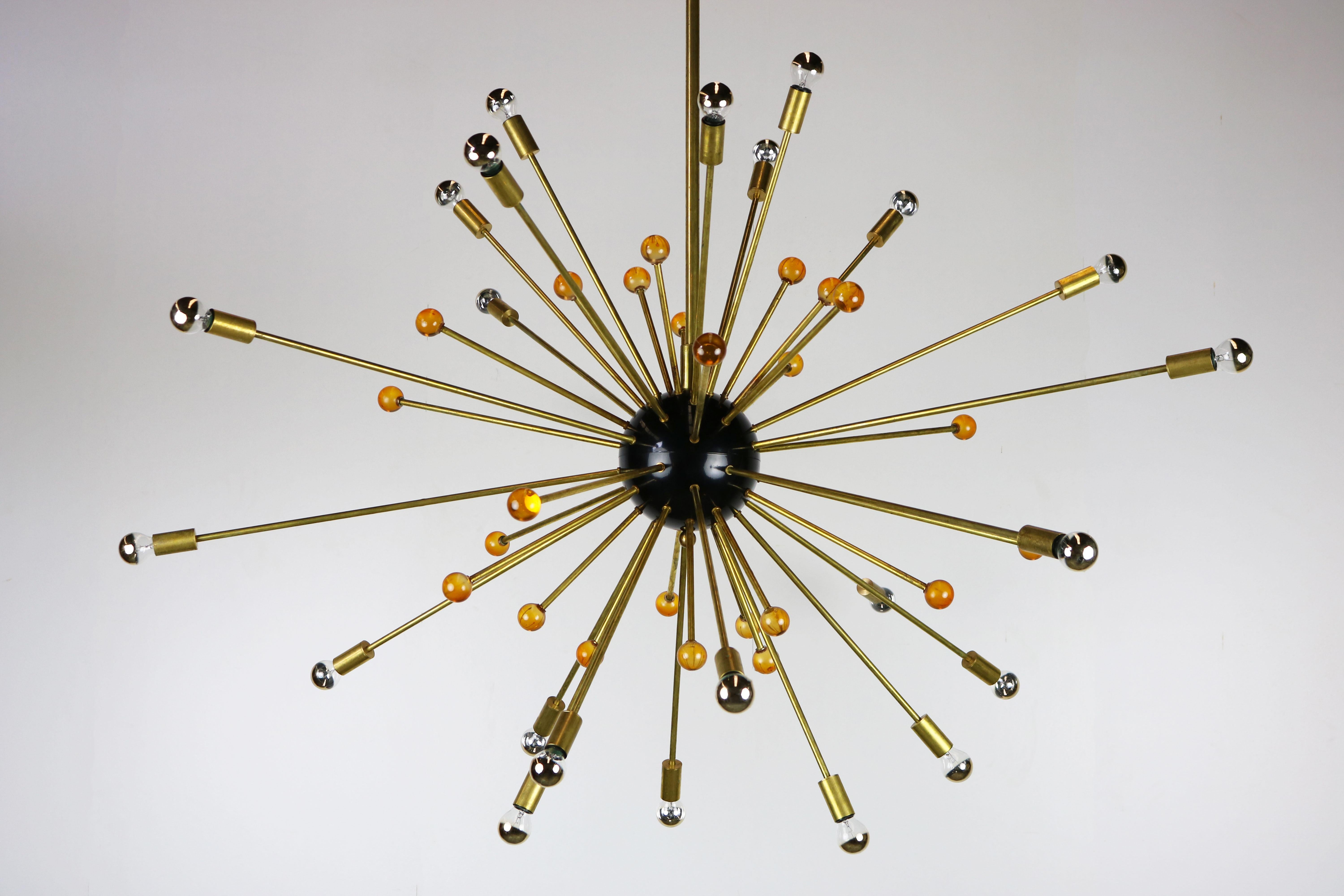 Large Italian Design Sputnik Stilnovo Chandelier 1950 Brass Orange Murano light For Sale 3