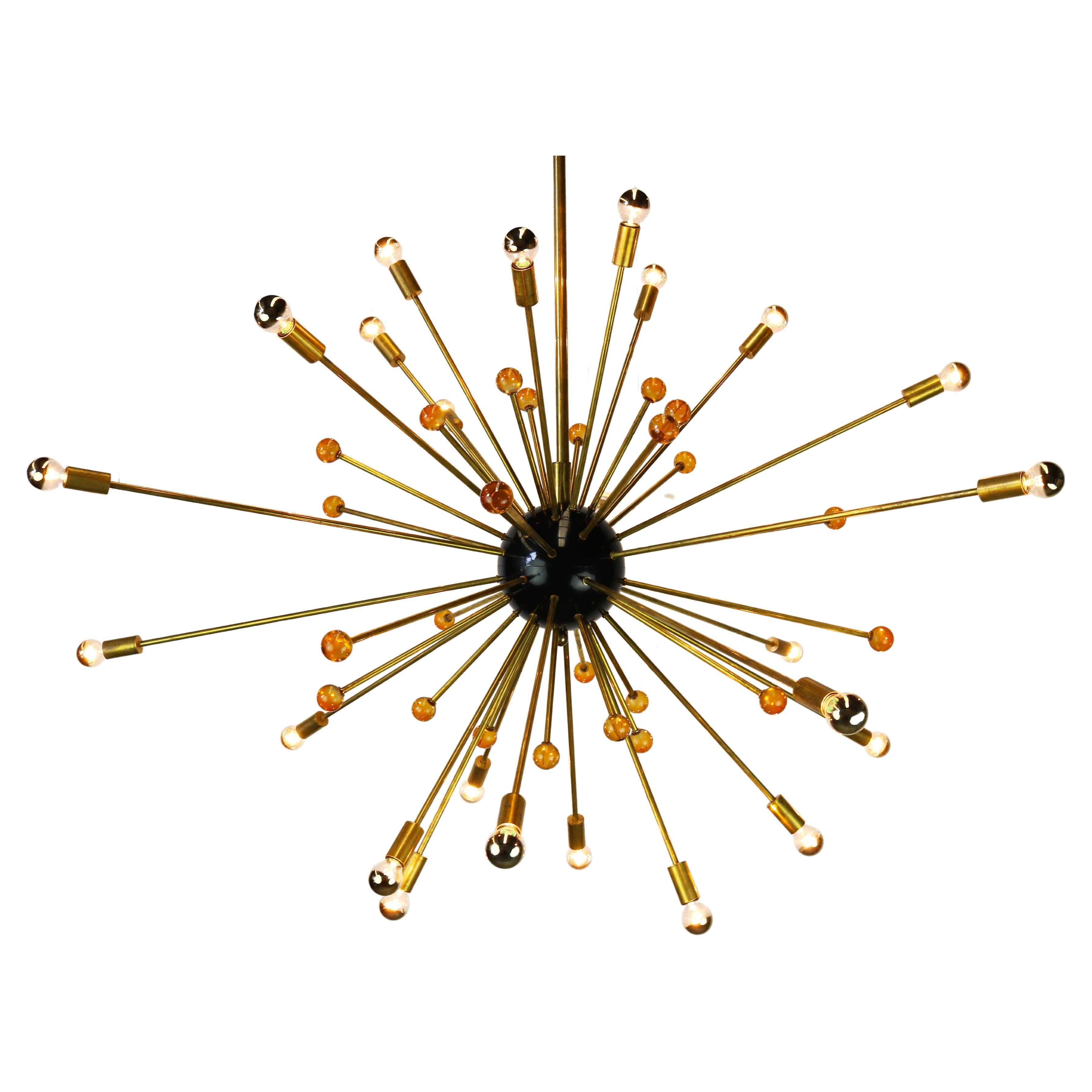 Große italienische Design Sputnik Stilnovo Kronleuchter 1950 Messing Orange Murano Licht