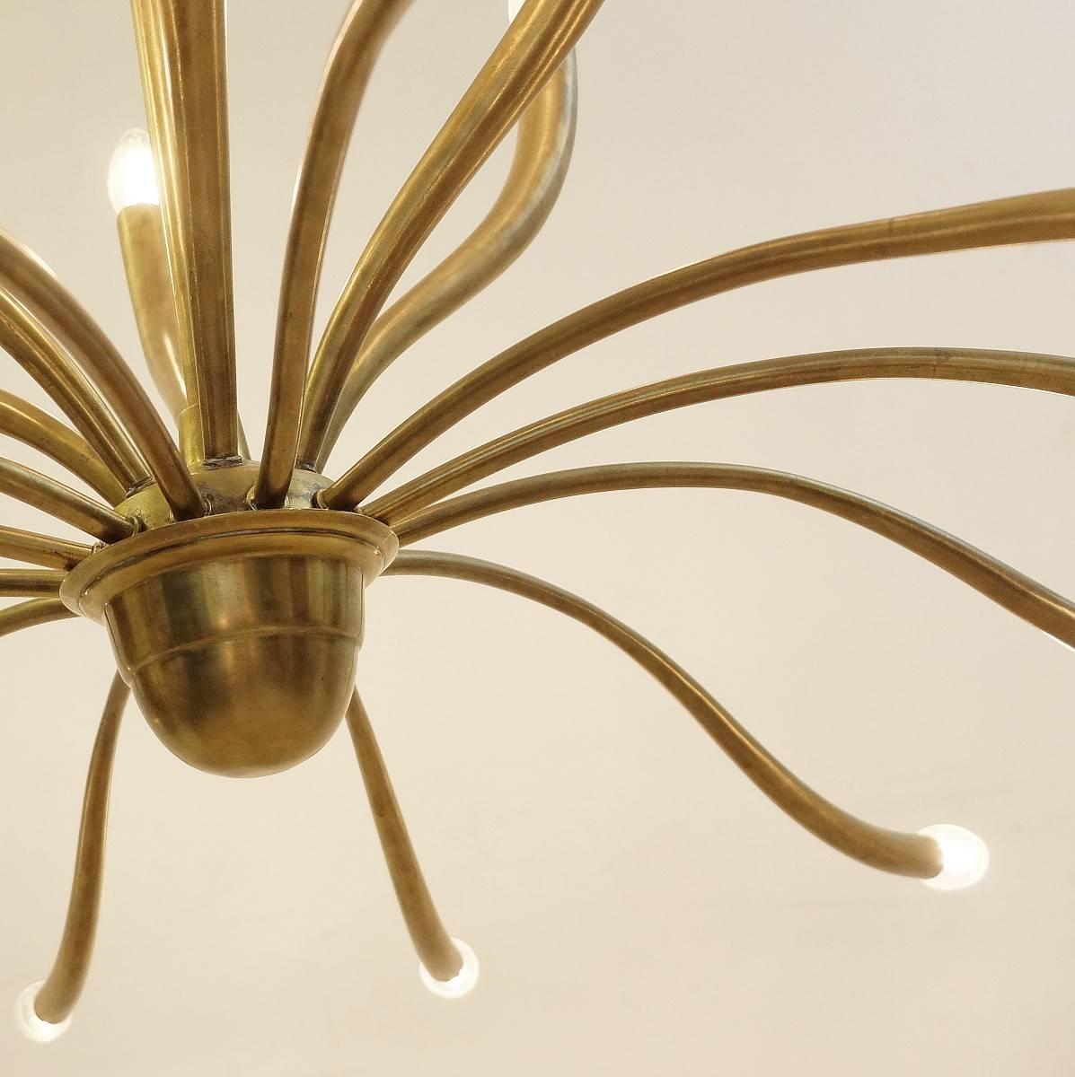 Mid-Century Modern Large Italian Eighteen-Light Brass Chandelier by Guglielmo Ulrich, 1950