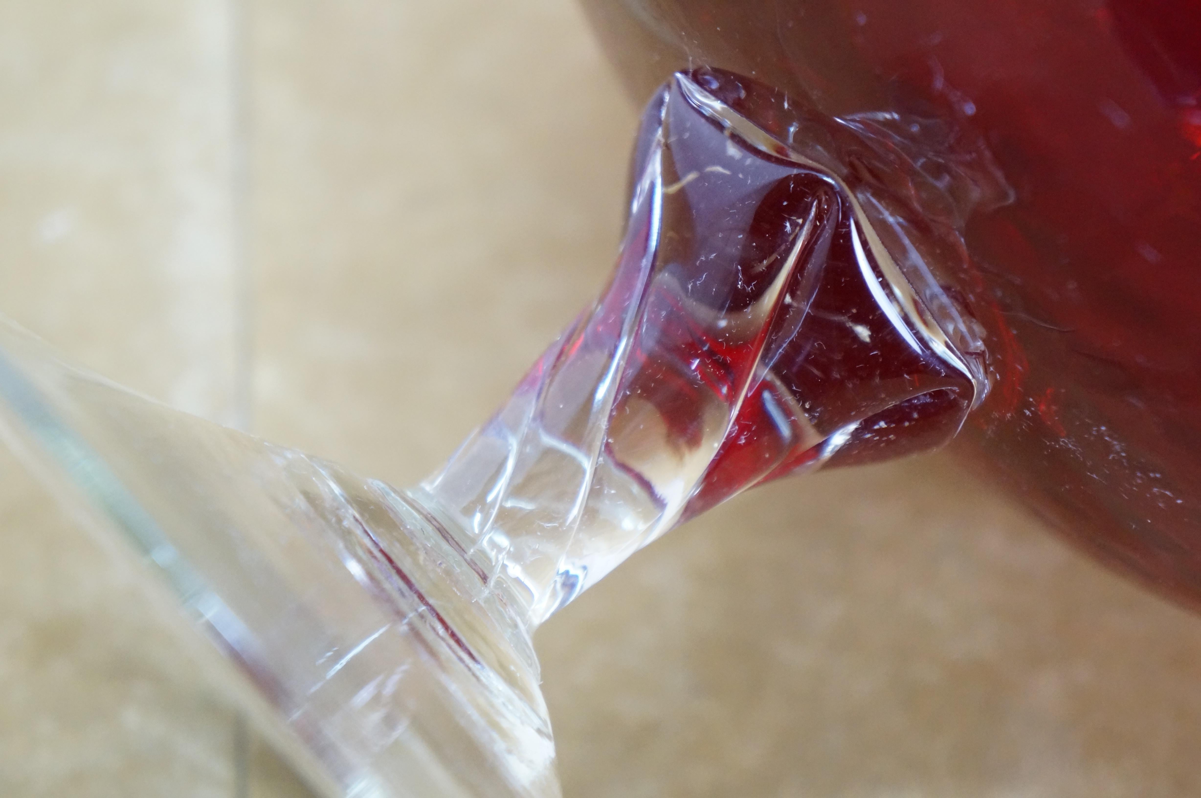 Grand vase à fleurs en verre rouge rubis à fossettes Brandy Snifter d'Empoli, 13