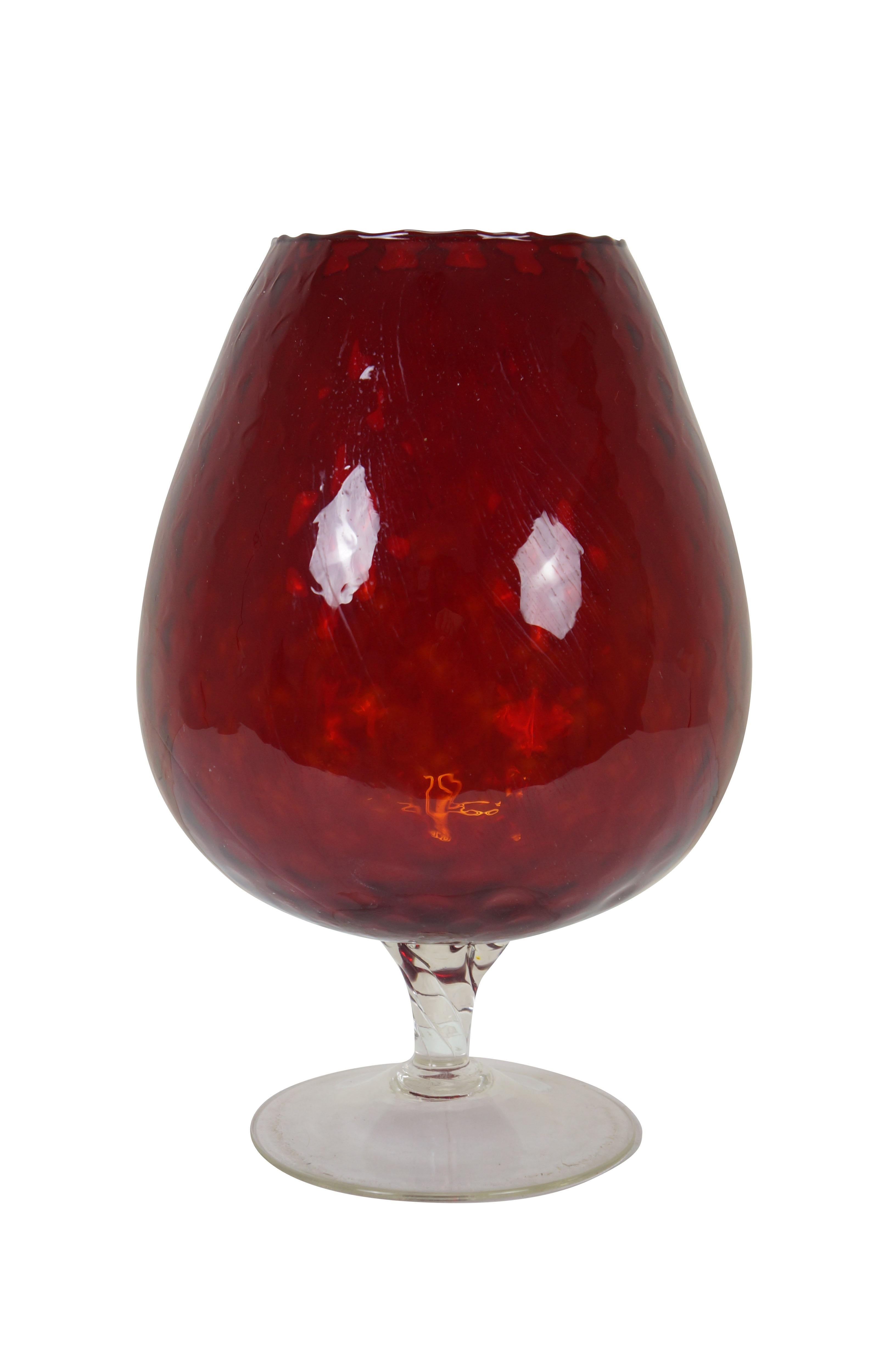 italien Grand vase à fleurs en verre rouge rubis à fossettes Brandy Snifter d'Empoli, 13