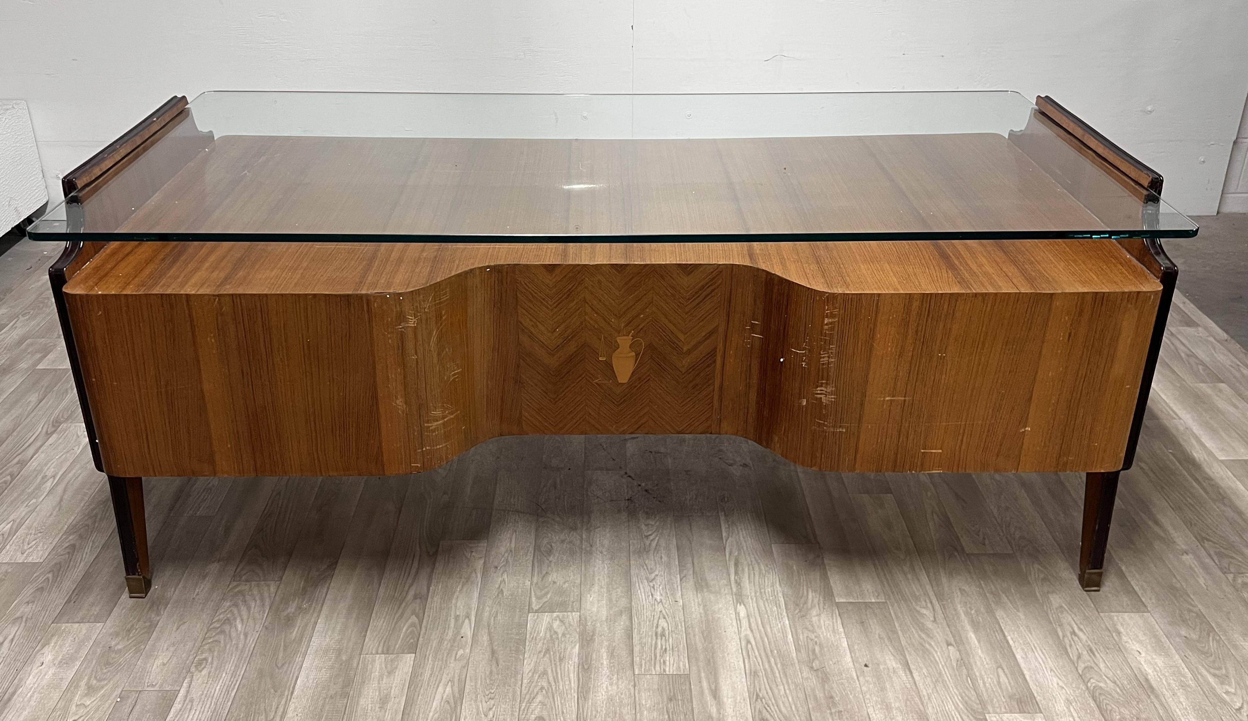 Large Italian Executive Desk by Vittorio Dassi In Good Condition For Sale In Red Lion, PA