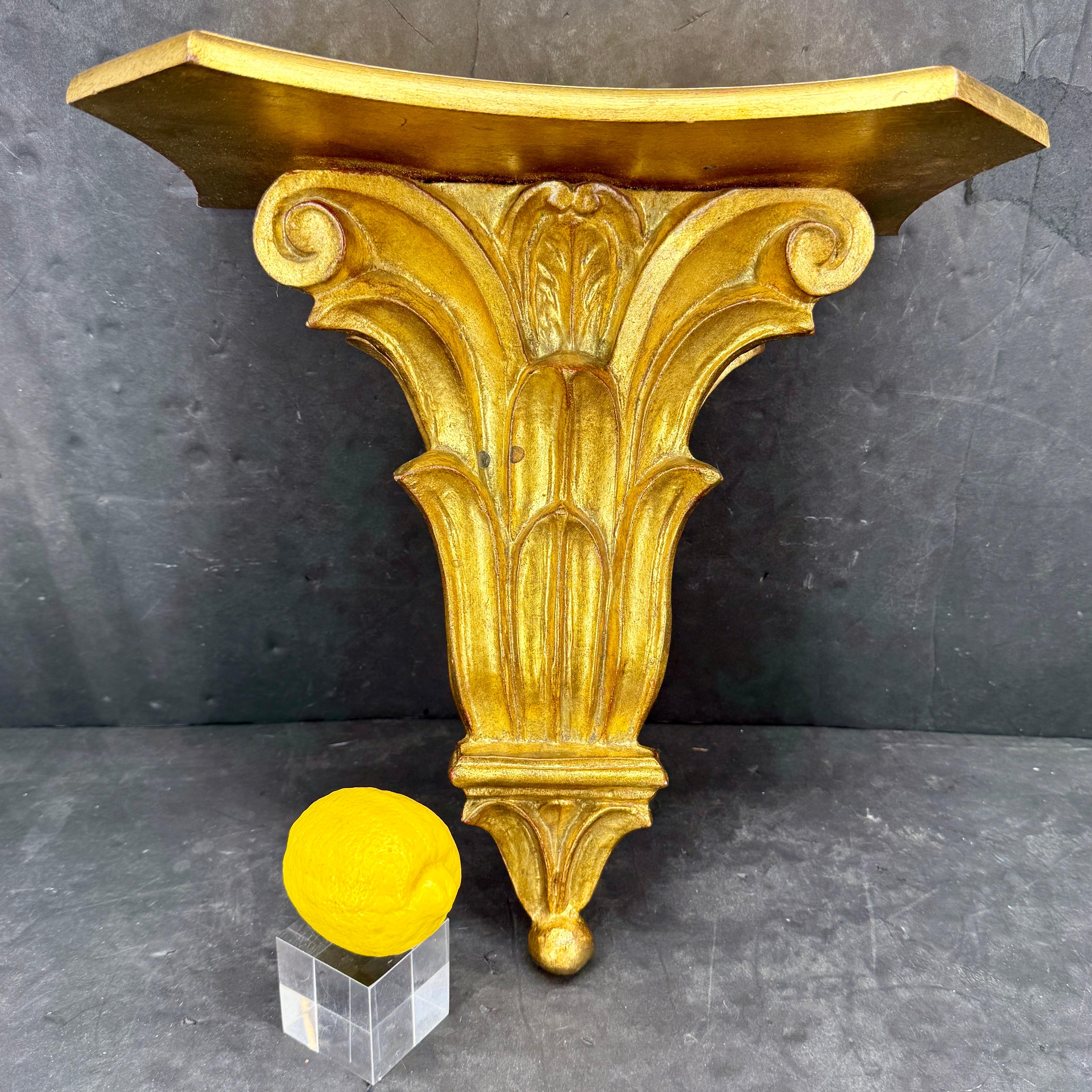 Large Italian Florentine Architectural Gilt Wall Shelf Bracket In Good Condition For Sale In Haddonfield, NJ