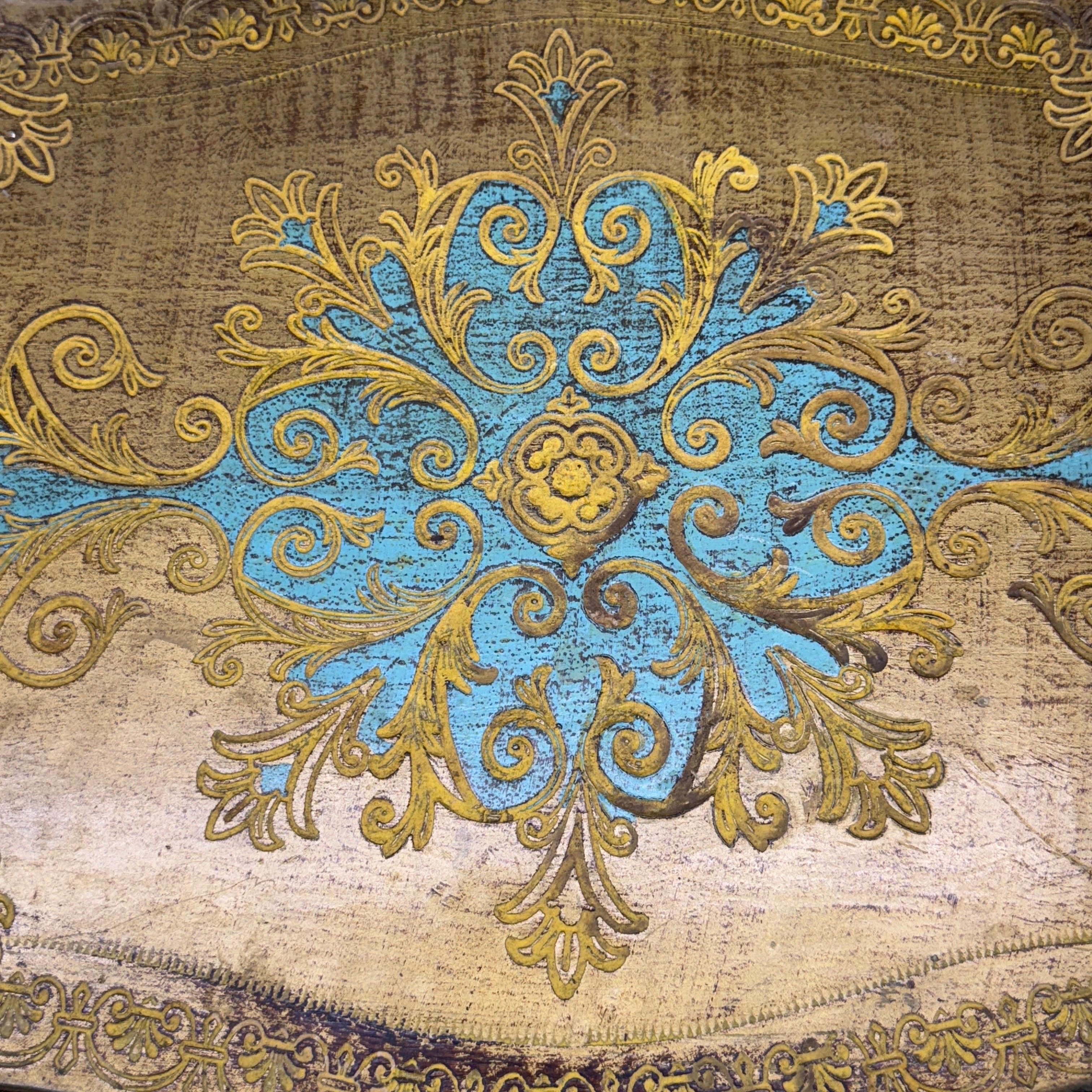 Grande vassoio italiano in legno dorato blu e oro con manici, Florentine in vendita 5