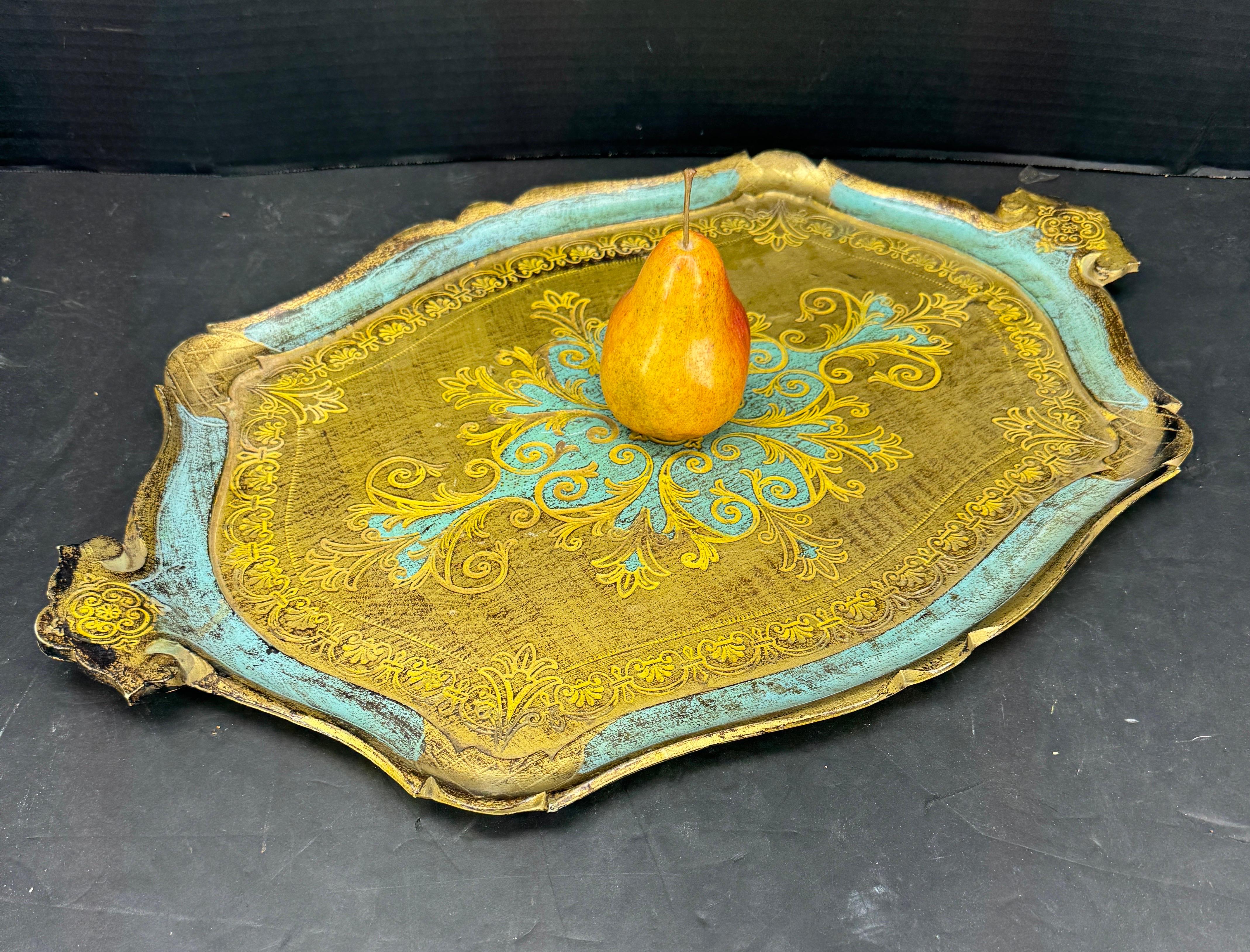 Fatto a mano Grande vassoio italiano in legno dorato blu e oro con manici, Florentine in vendita