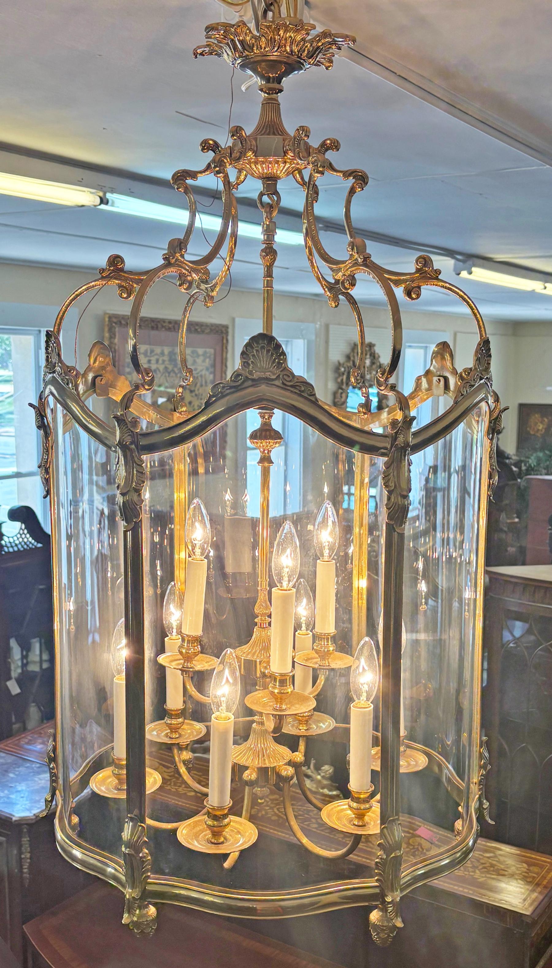 Große italienische Französisch Louis XVI Stil Messing Glas Kronleuchter Laterne

Abmessungen: 40