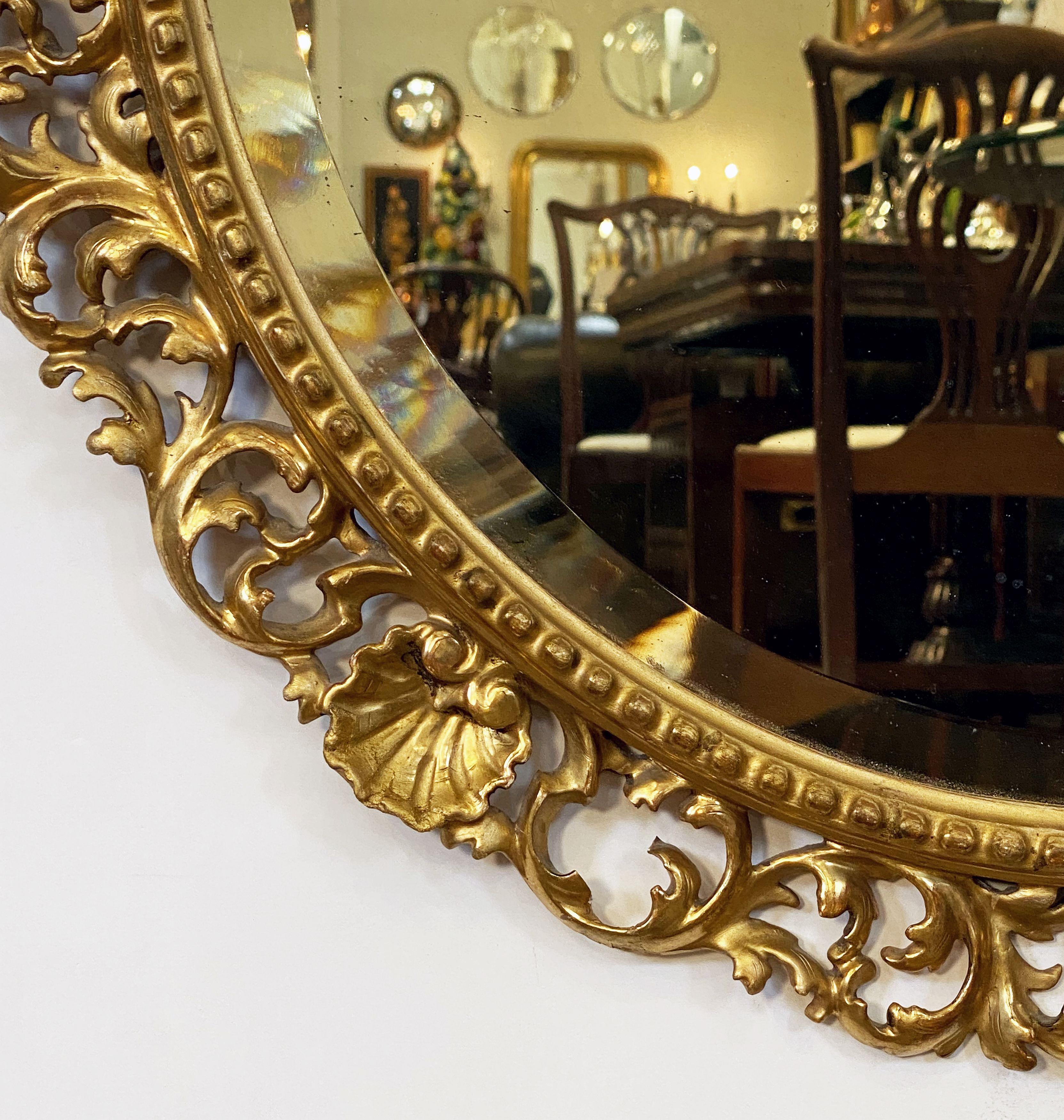 20ième siècle Grand miroir rond biseauté florentin doré italien (diamètre 27) en vente