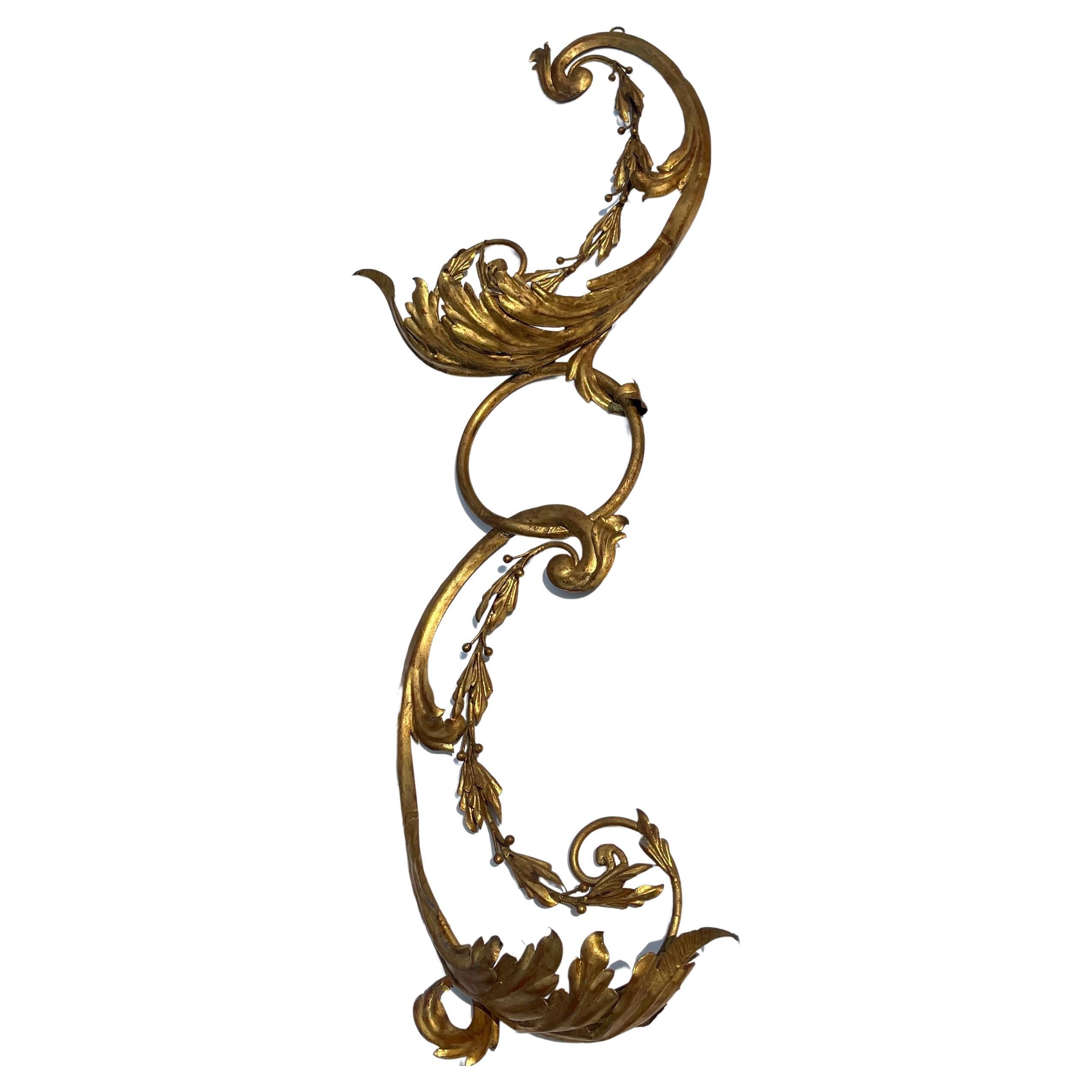 Grande scultura d'arte a parete in legno dorato italiano