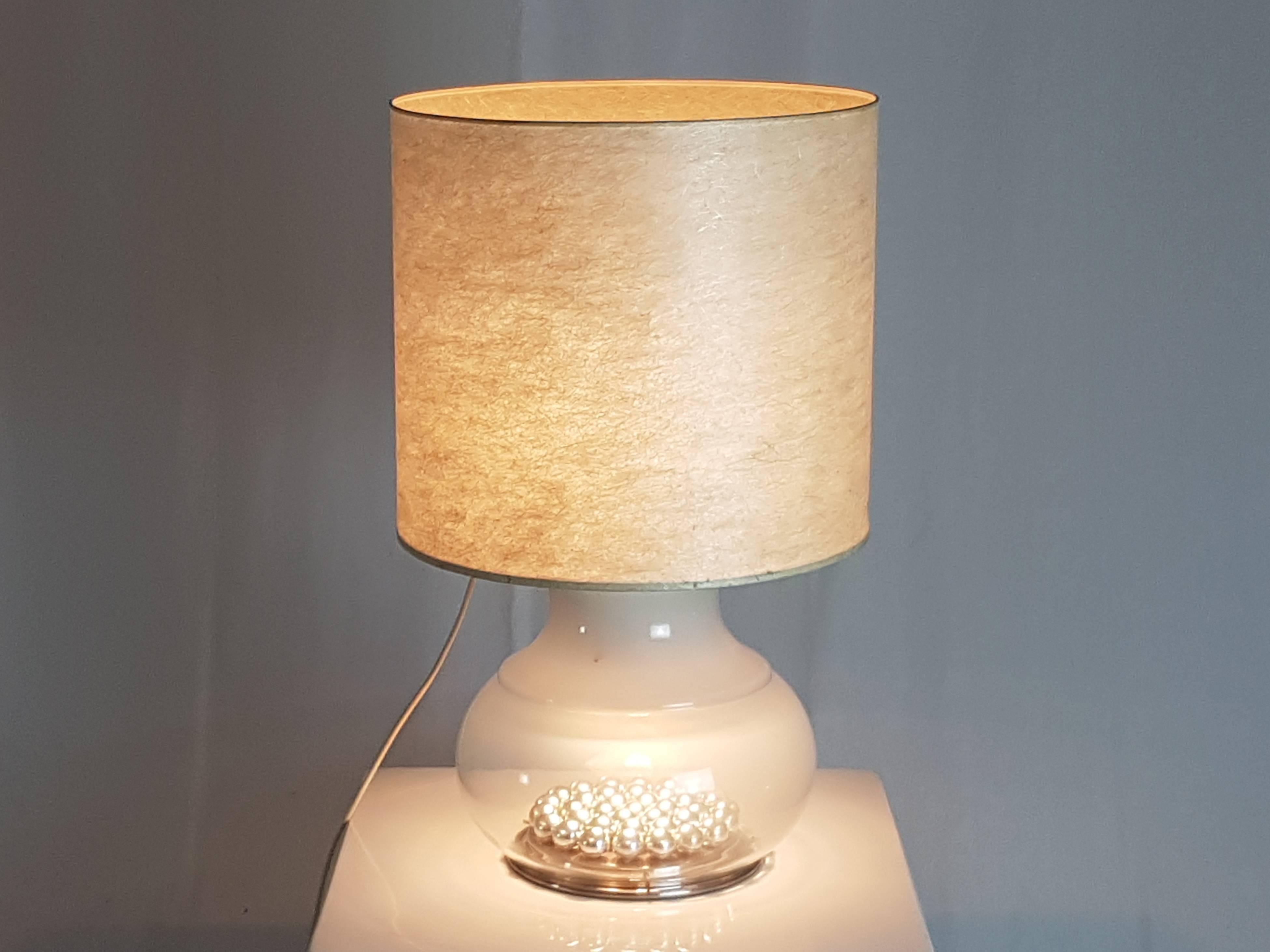 Gran lámpara de sobremesa italiana de los años 70 de cristal, plástico plateado y fibra de vidrio en Bueno estado para la venta en Varese, Lombardia