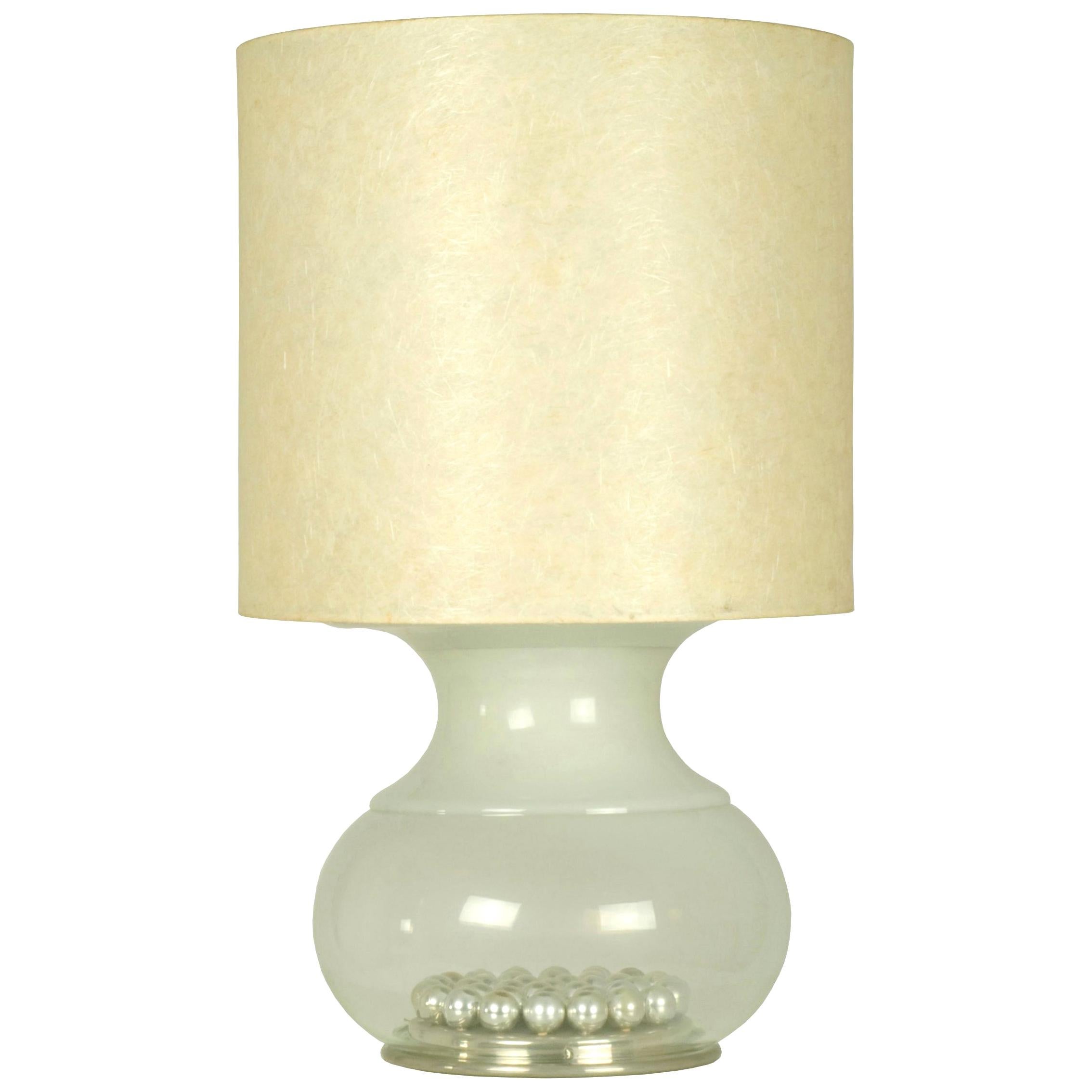 Grande lampada da tavolo italiana in vetro, plastica argentata e fibra di vetro degli anni '70