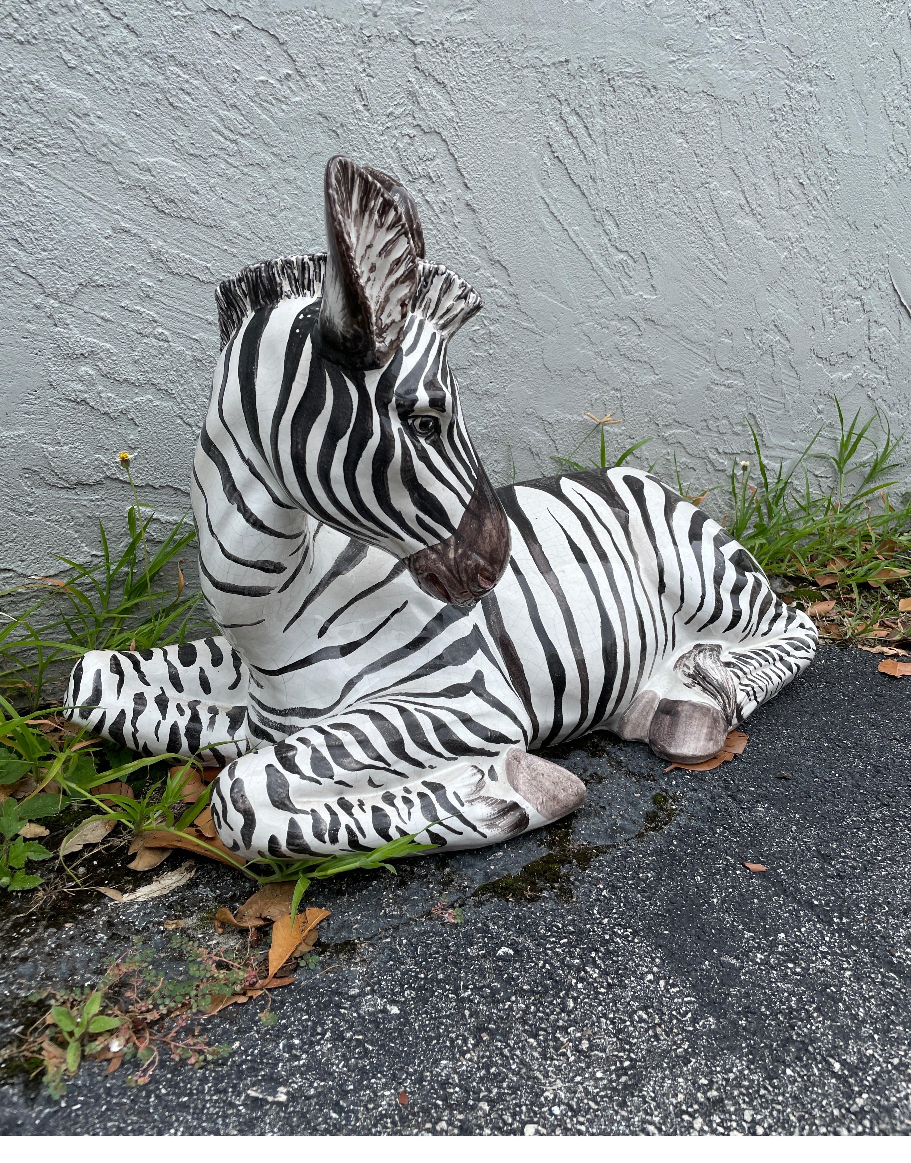 Italiano Grande scultura italiana in terracotta smaltata Zebra in vendita