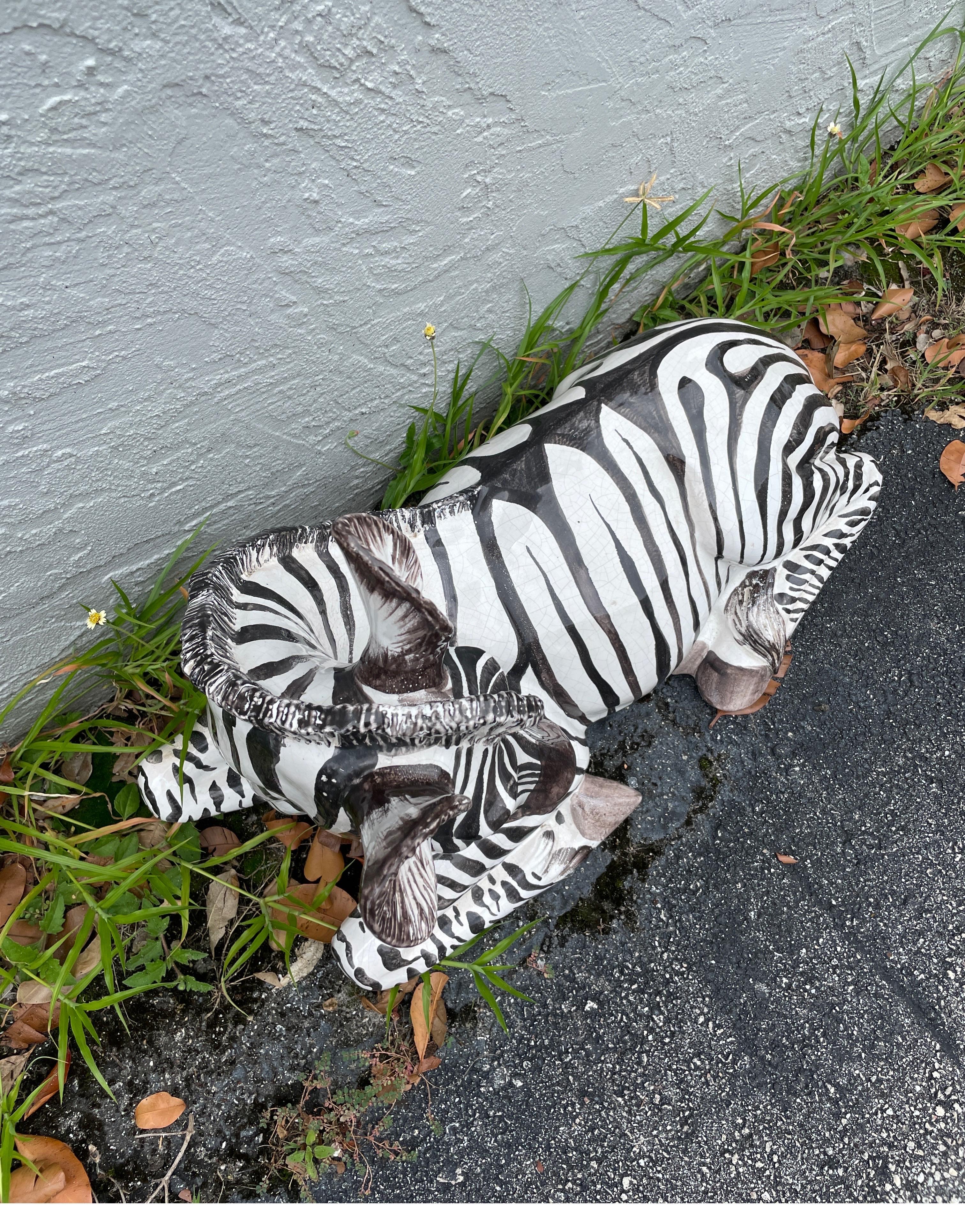 Grande scultura italiana in terracotta smaltata Zebra In condizioni buone in vendita a West Palm Beach, FL