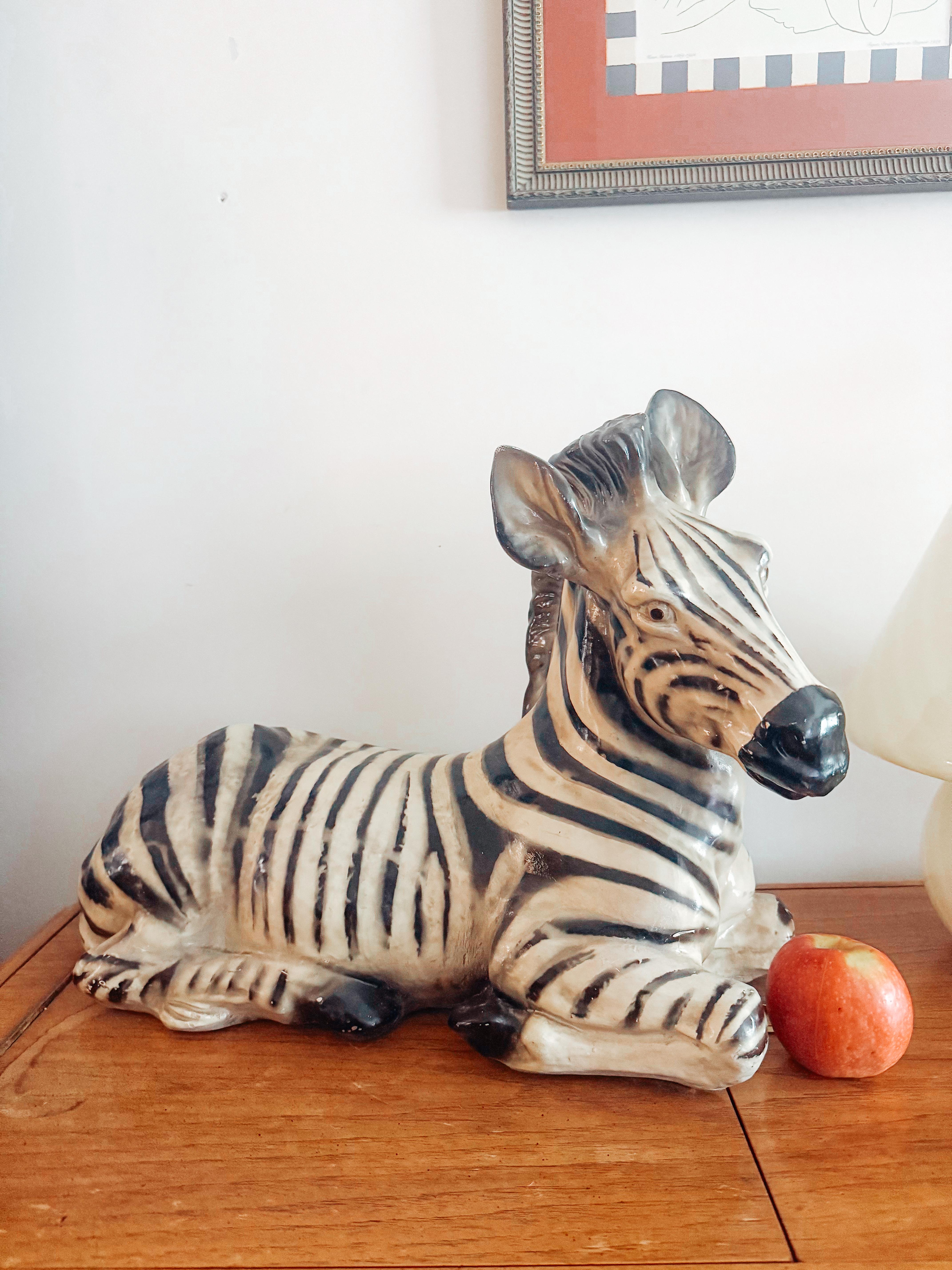 Hollywood Regency Grande statua di zebra italiana in terracotta smaltata - metà del secolo scorso, anni '60 in vendita