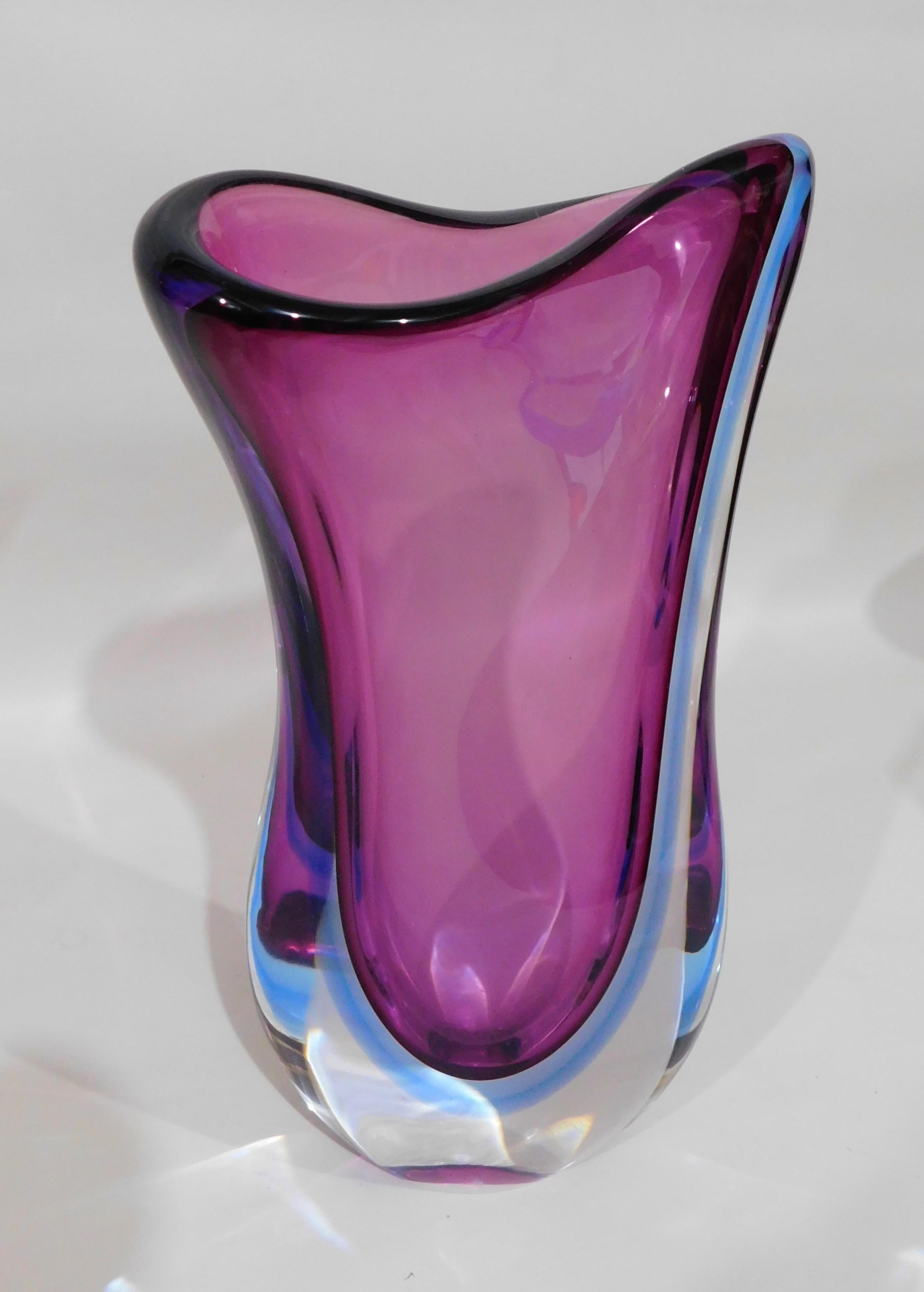 Large Italian Hand Blown Colored Art Glass Flower Vase Seguso In Good Condition For Sale In Hamilton, Ontario