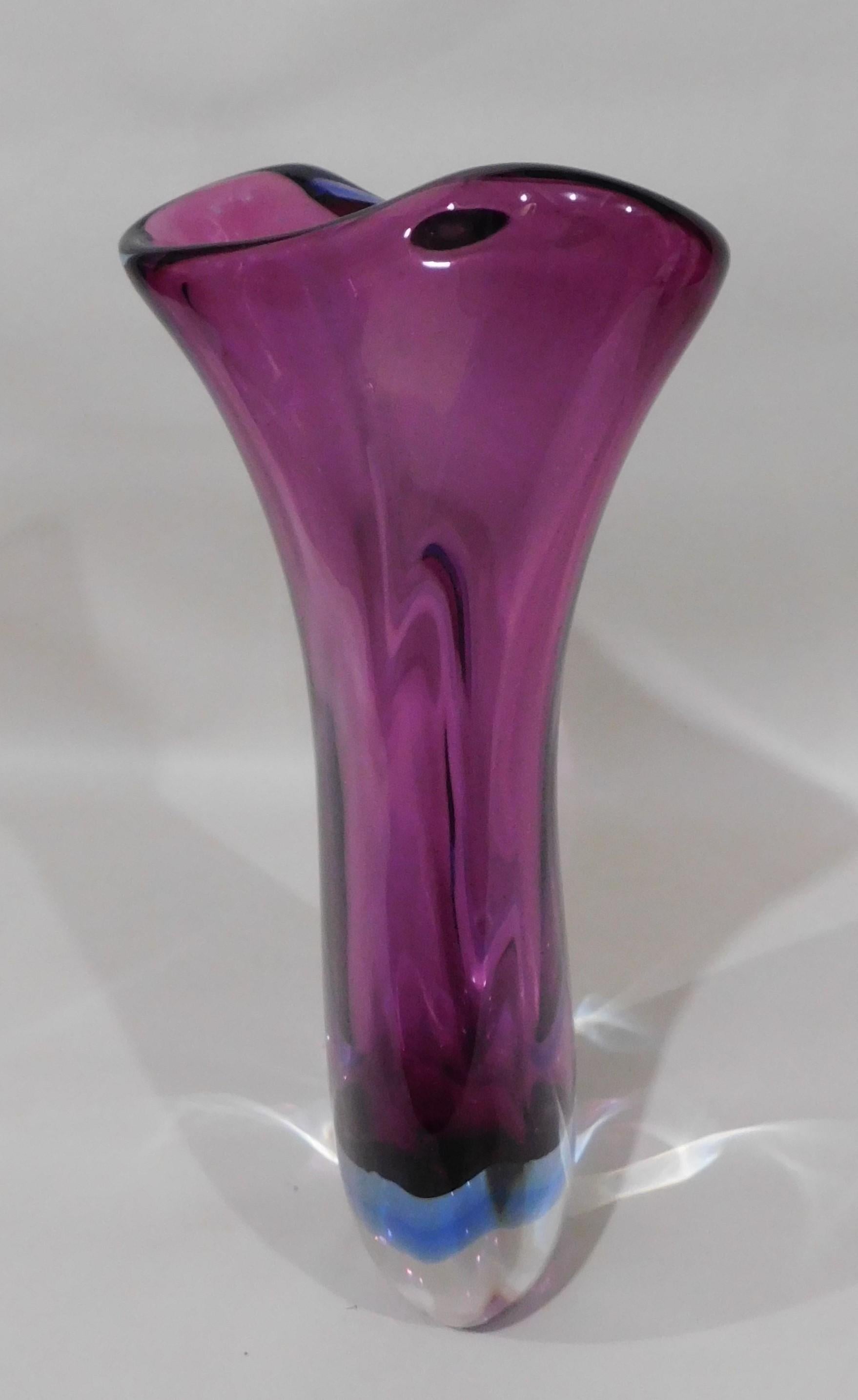 20th Century Large Italian Hand Blown Colored Art Glass Flower Vase Seguso For Sale