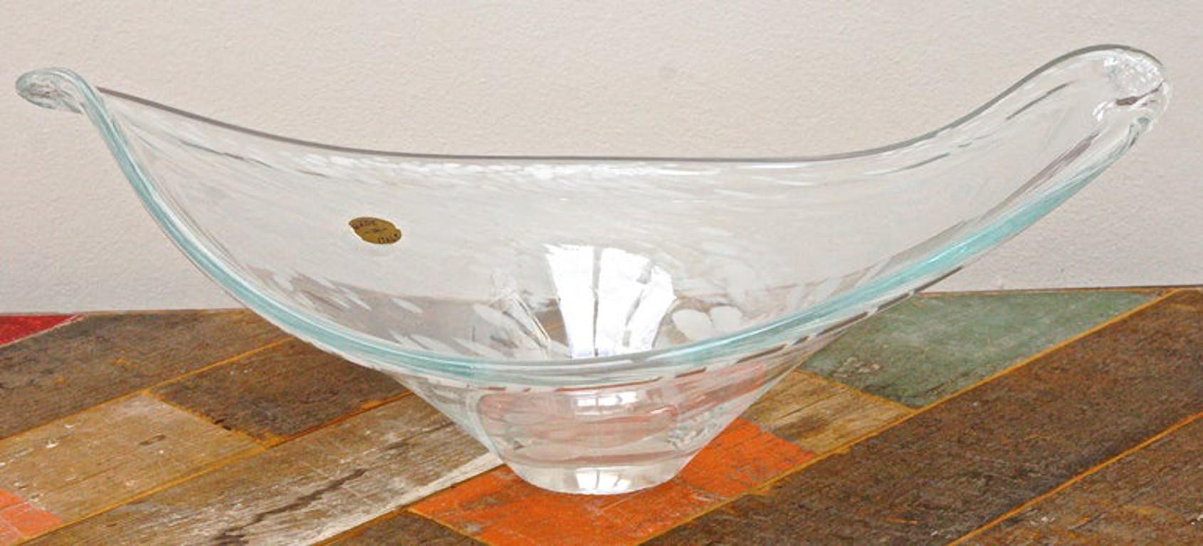 Hand made art glass bowl in clear glass with a beautiful white design, made in Italy. The bowl has a lovely curved organic shape. It is in very good condition, with some dents to the surface, and minor chips to the base. This large glass bowl