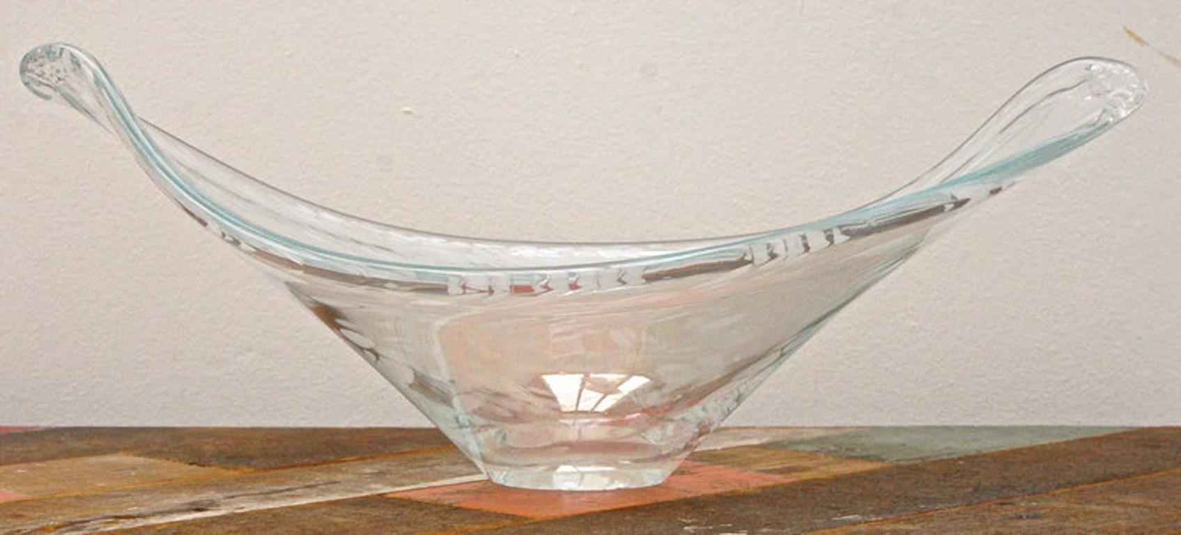 Large Italian Handmade Clear and White Art Glass Bowl, circa 1960s In Good Condition For Sale In London, GB