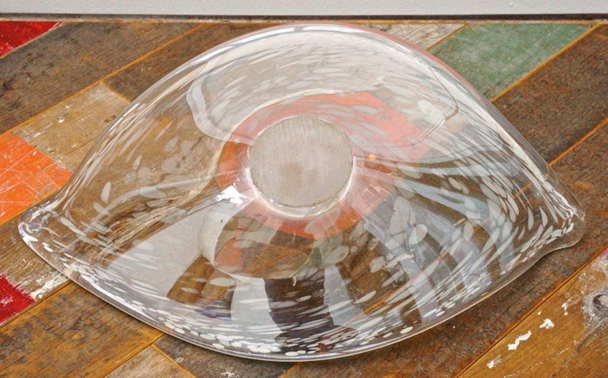 Metà XX secolo Grande ciotola italiana in vetro artistico bianco e trasparente Hand Made 1960 circa in vendita