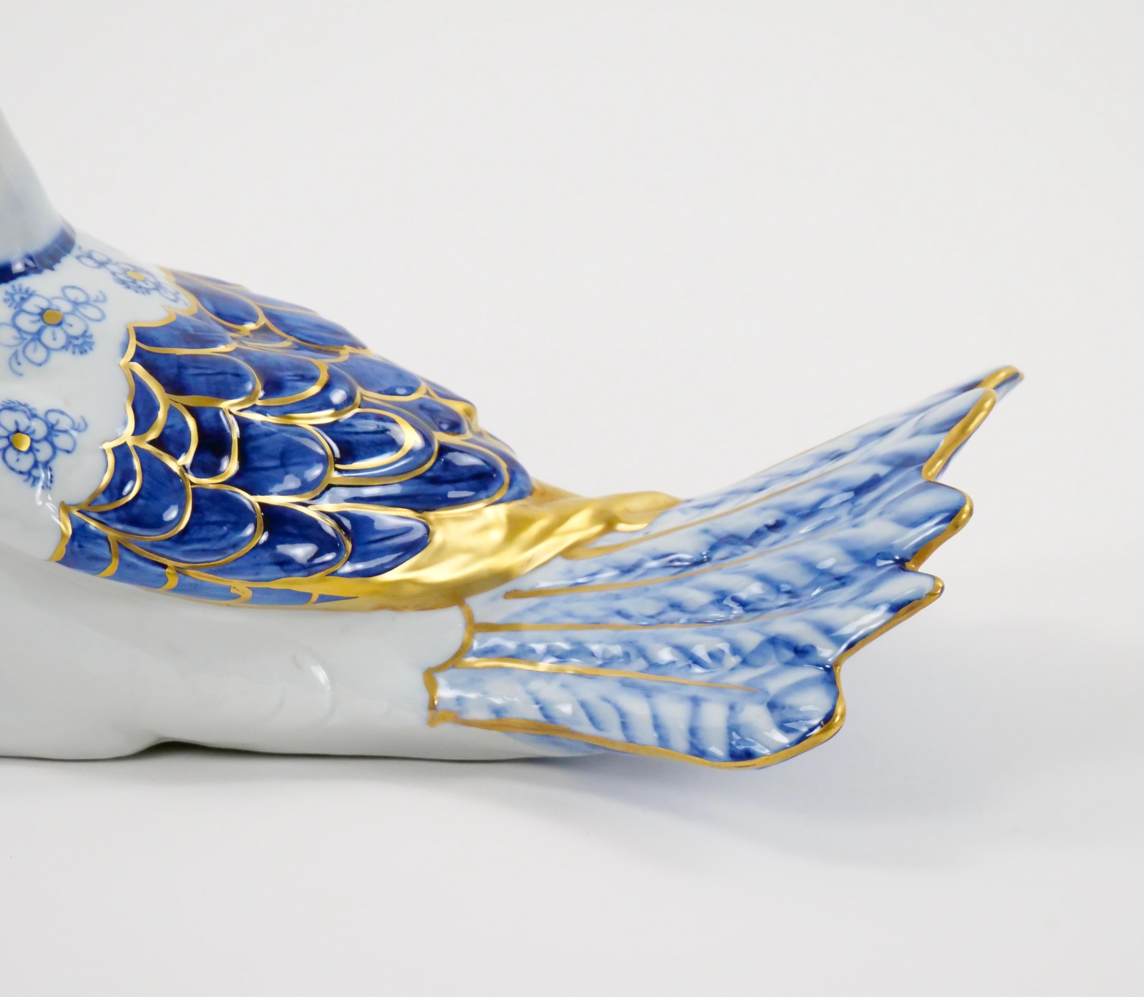 Grandes figurines italiennes peintes et dorées en porcelaine polychrome avec oiseaux colombes en vente 9