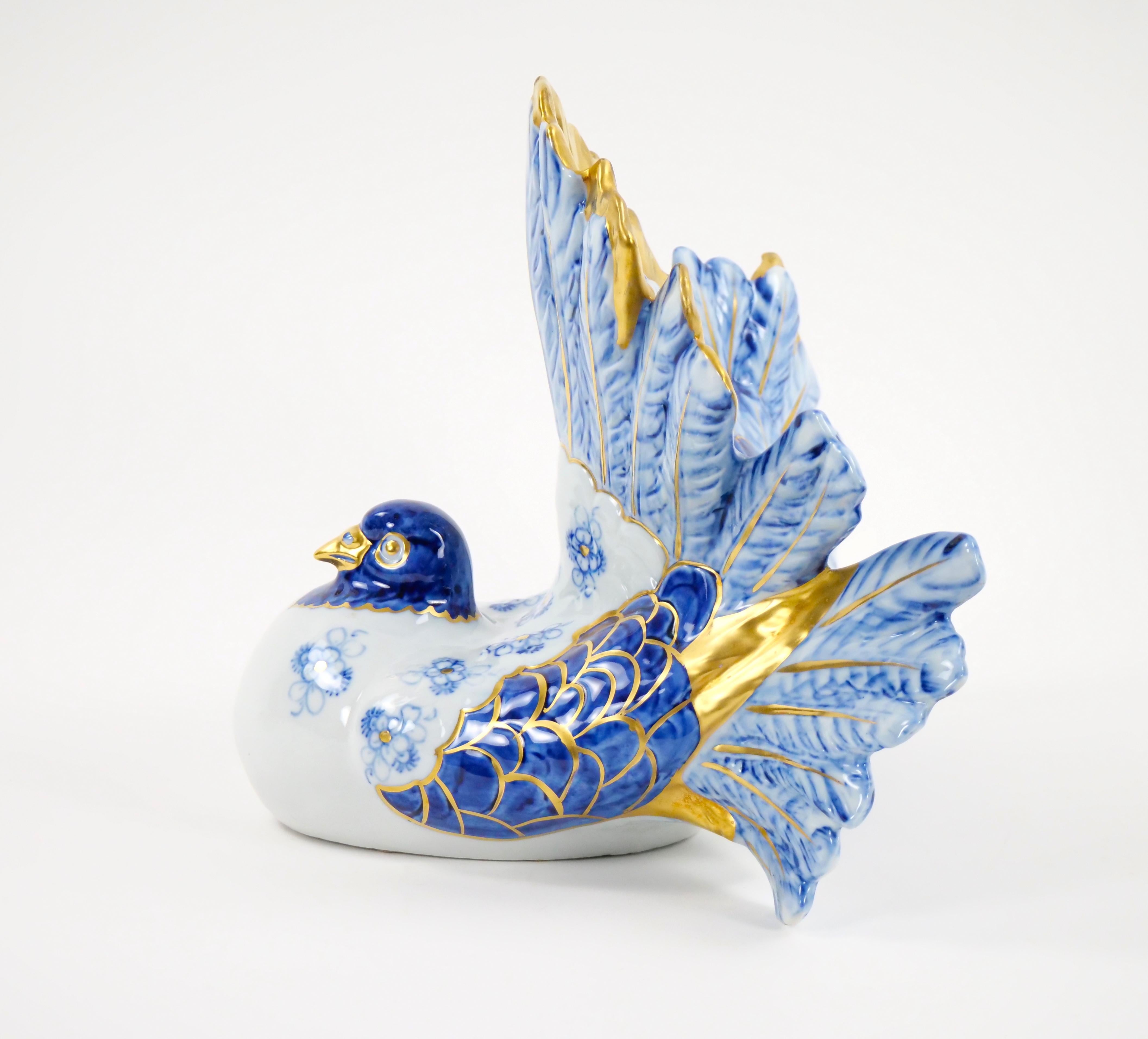Large Italian Hand Painted / Gilt Polychrome Porcelain Dove Bird Figurines In Good Condition For Sale In Tarry Town, NY