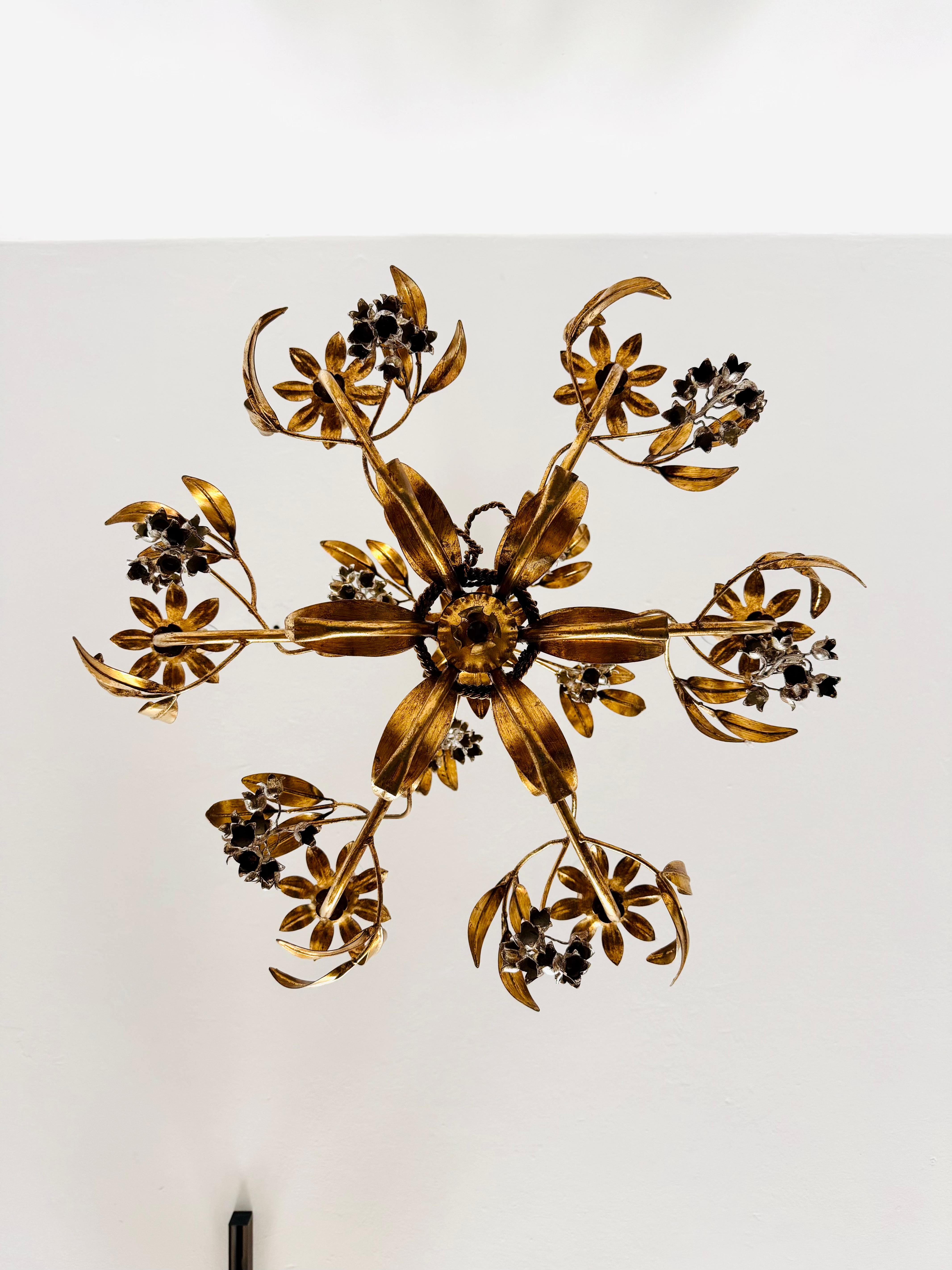 Metallo Grande lampadario italiano Hollywood Regency di Hans Kögl in vendita