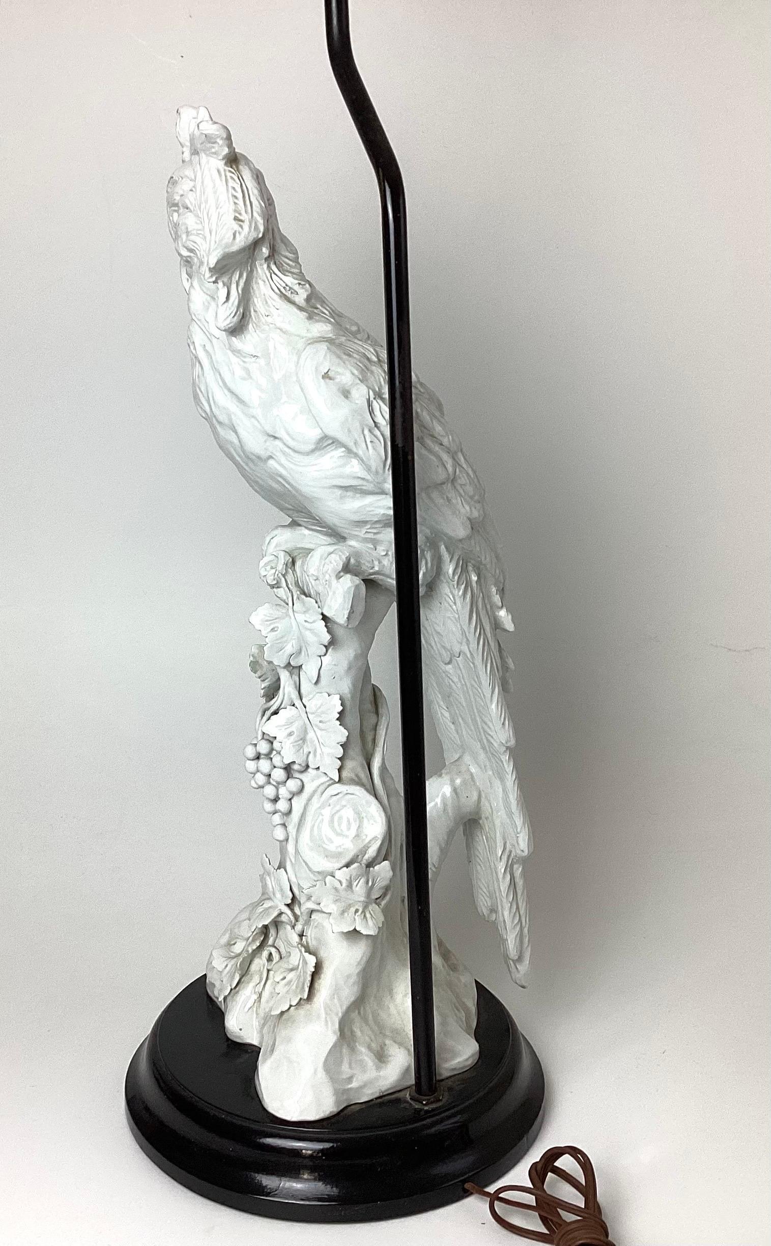 Large Italian Hollywood Regency Italian Pottery Parrot Table Lamp In Excellent Condition For Sale In Lambertville, NJ