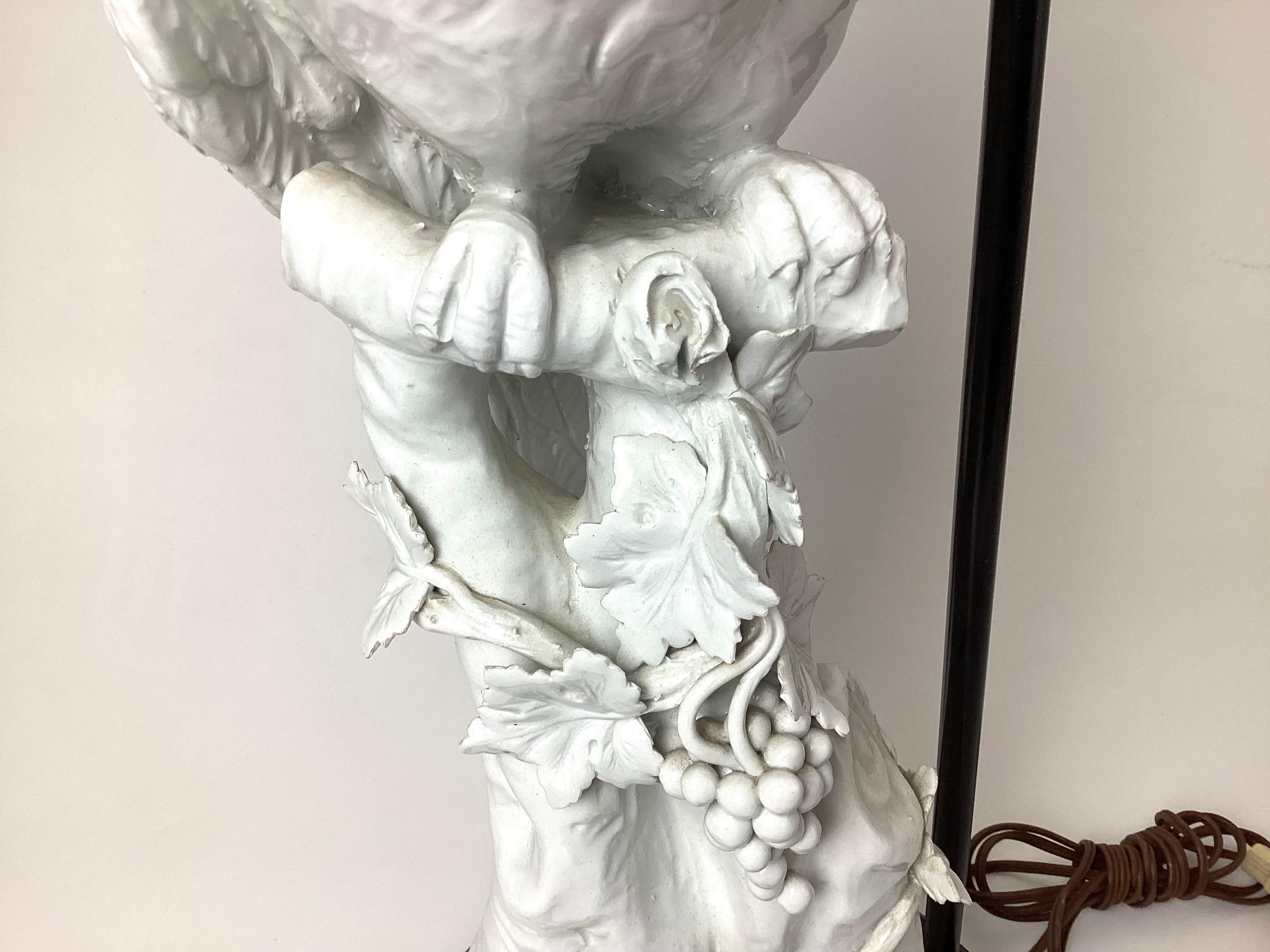 Große italienische Hollywood-Regency-Tischlampe aus italienischer Keramik mit Papagei im Angebot 1