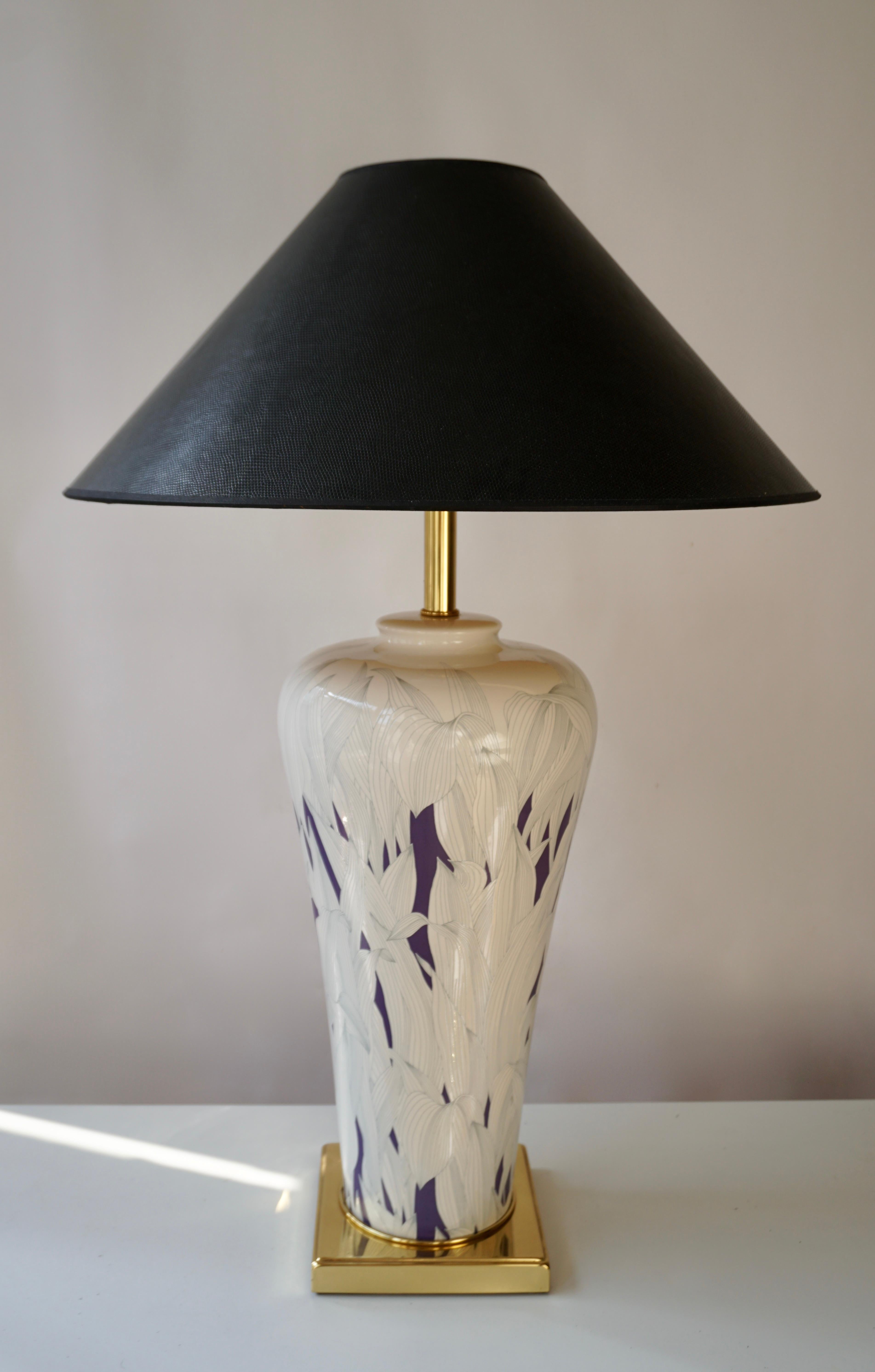 Large Italian purple and white ceramic and brass table lamp.
Measures ceramic base: Height 51 cm.
Diameter 24 cm.
Weight 4 kg.

The lampshade is not included in the price.