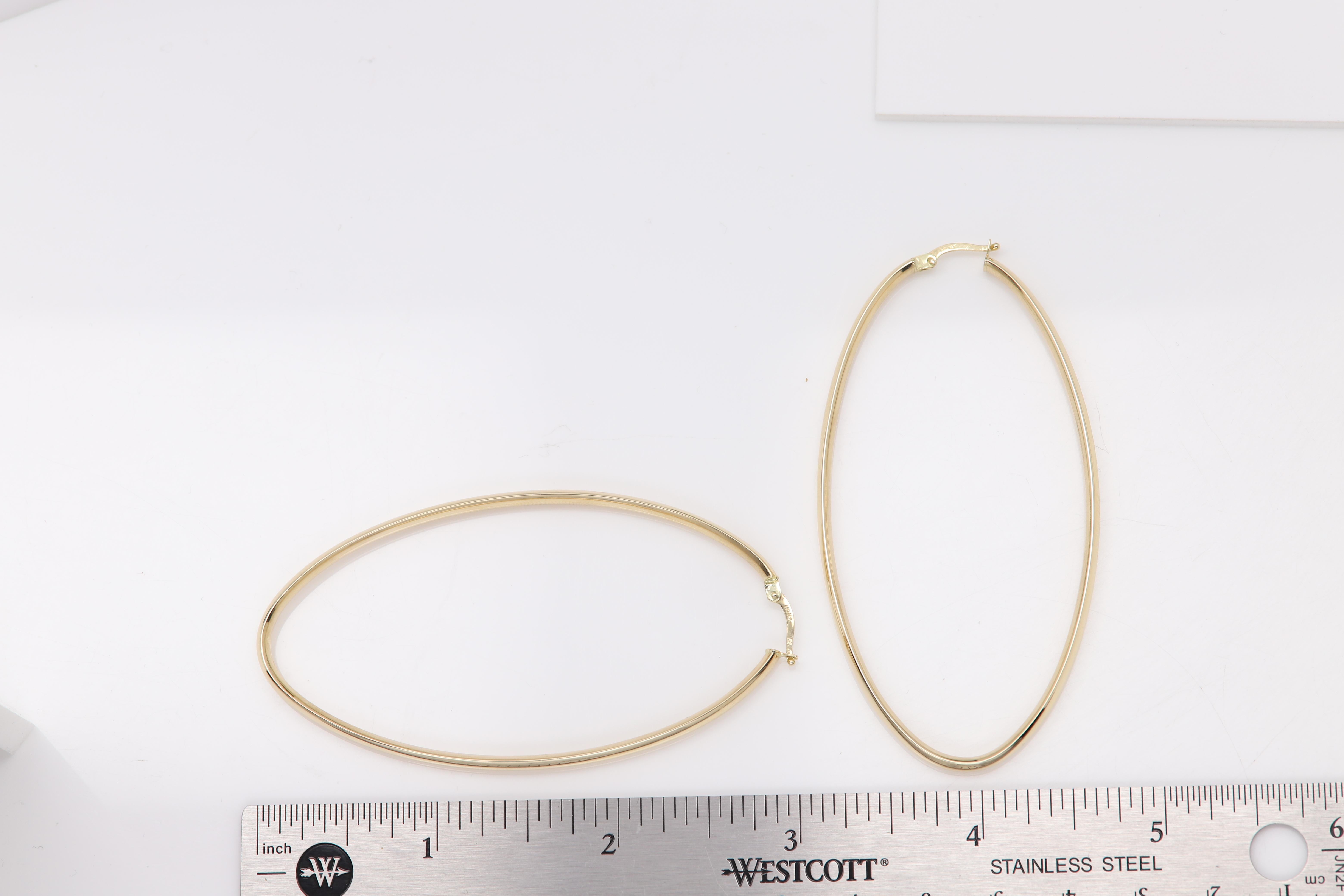 Large Italian Hoops Large Oval Shape Earrings 14 Karat Gold 3' x 1.5' inch In New Condition In Brooklyn, NY
