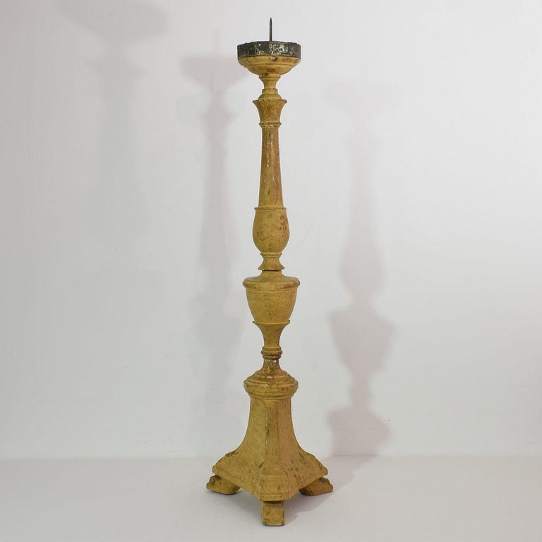 Large Italian Late 18th Century Classical Giltwood Candleholder In Good Condition For Sale In Amsterdam, NL