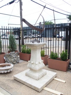 Grand cadran solaire armillaire de jardin en pierre calcaire italienne avec sculptures d'acanthe