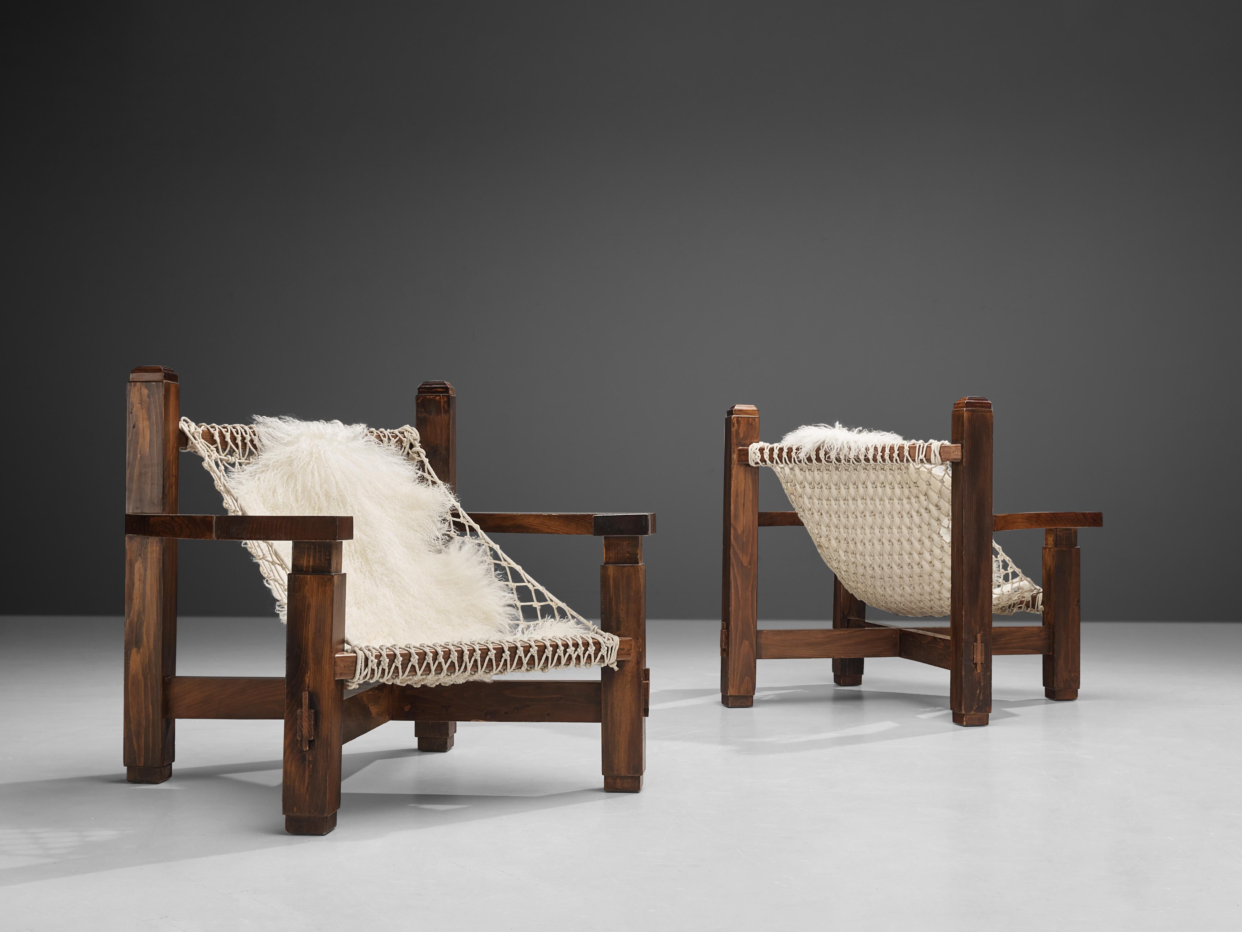 Late 20th Century Large Italian Lounge Chair in Stained Pine and Rope Seating For Sale