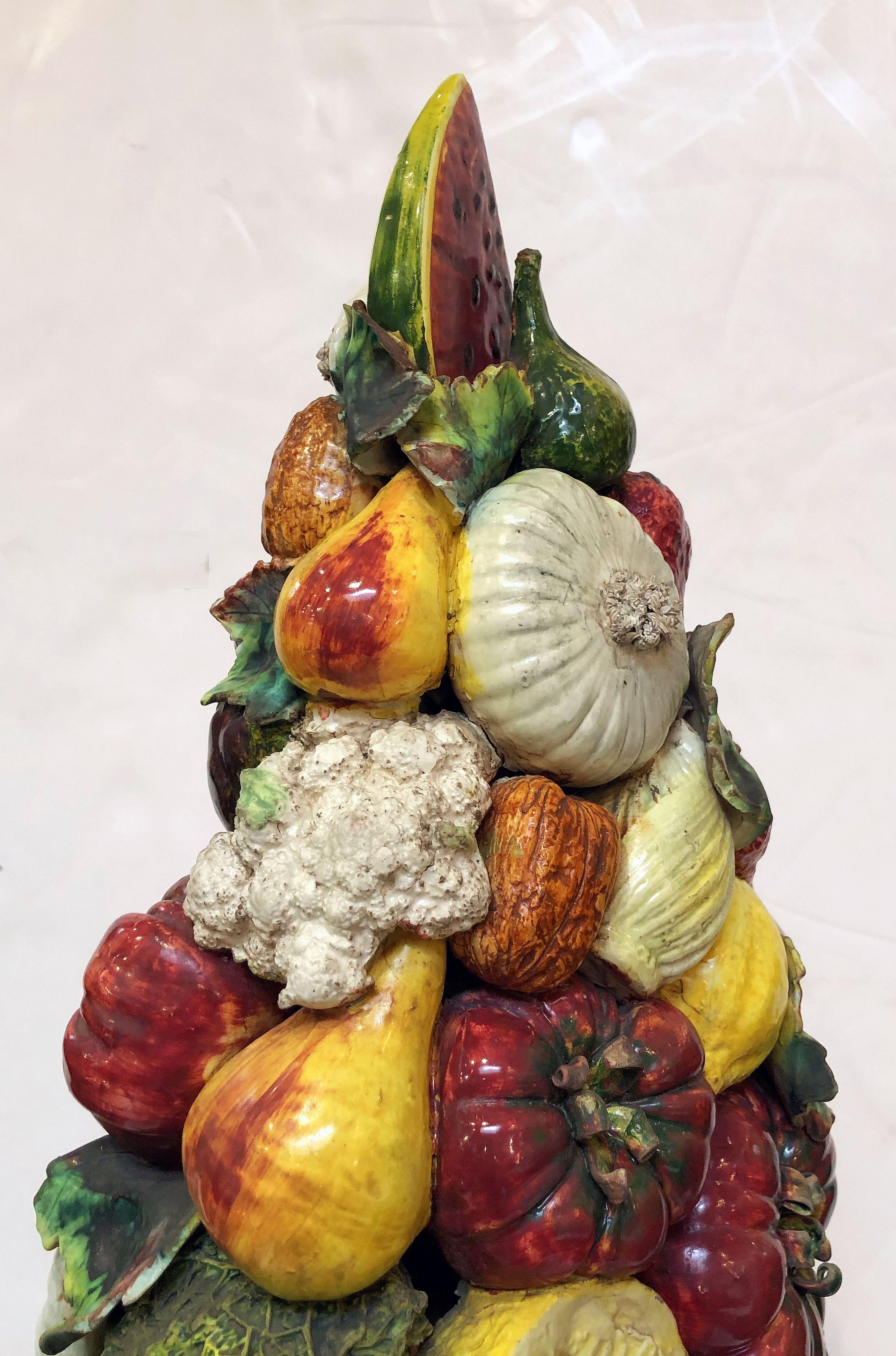 Grande tour de légumes ou centre de table topiaire en céramique italienne en forme de majolique en vente 6