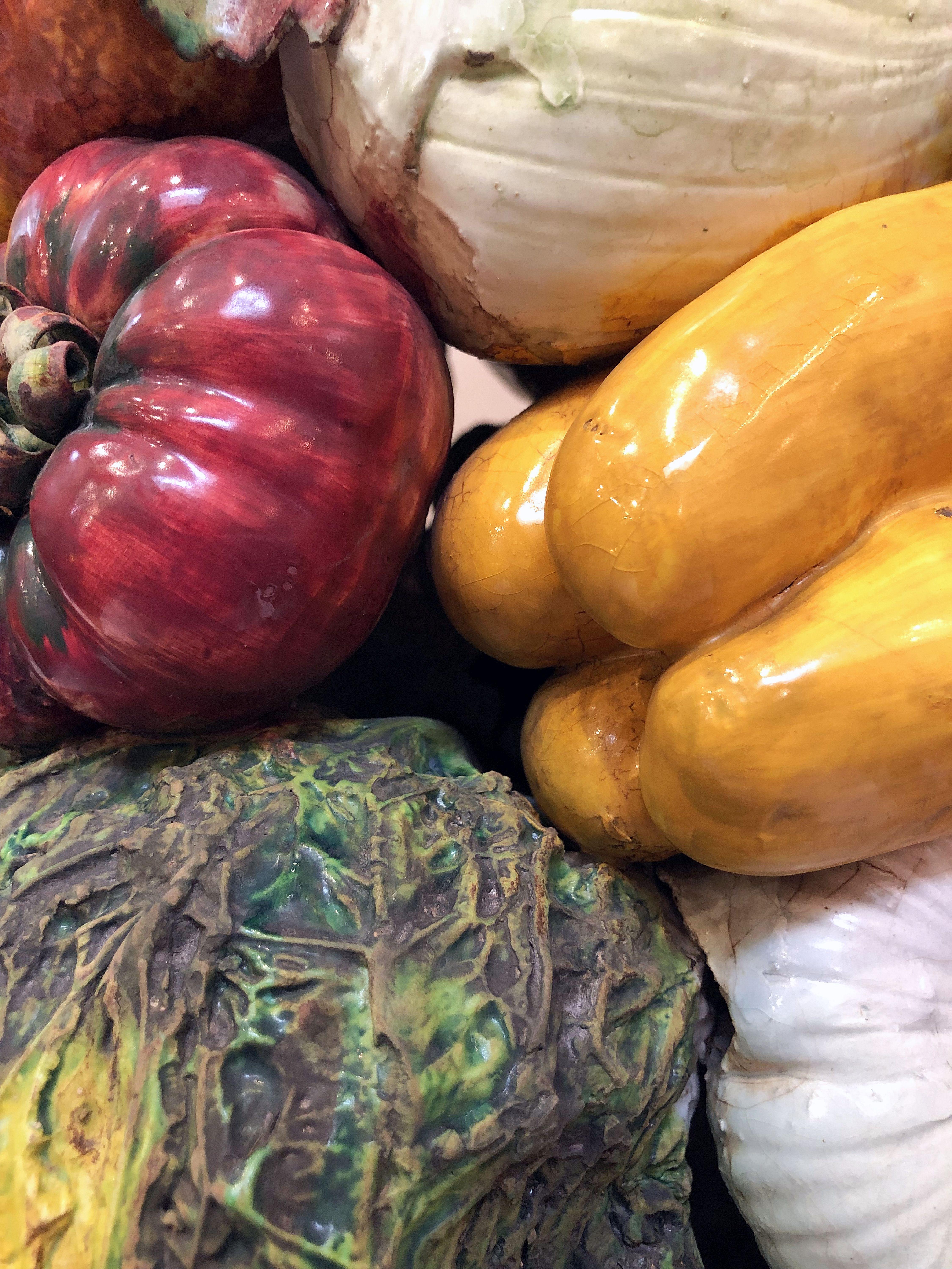 Grande tour de légumes ou centre de table topiaire en céramique italienne en forme de majolique en vente 12