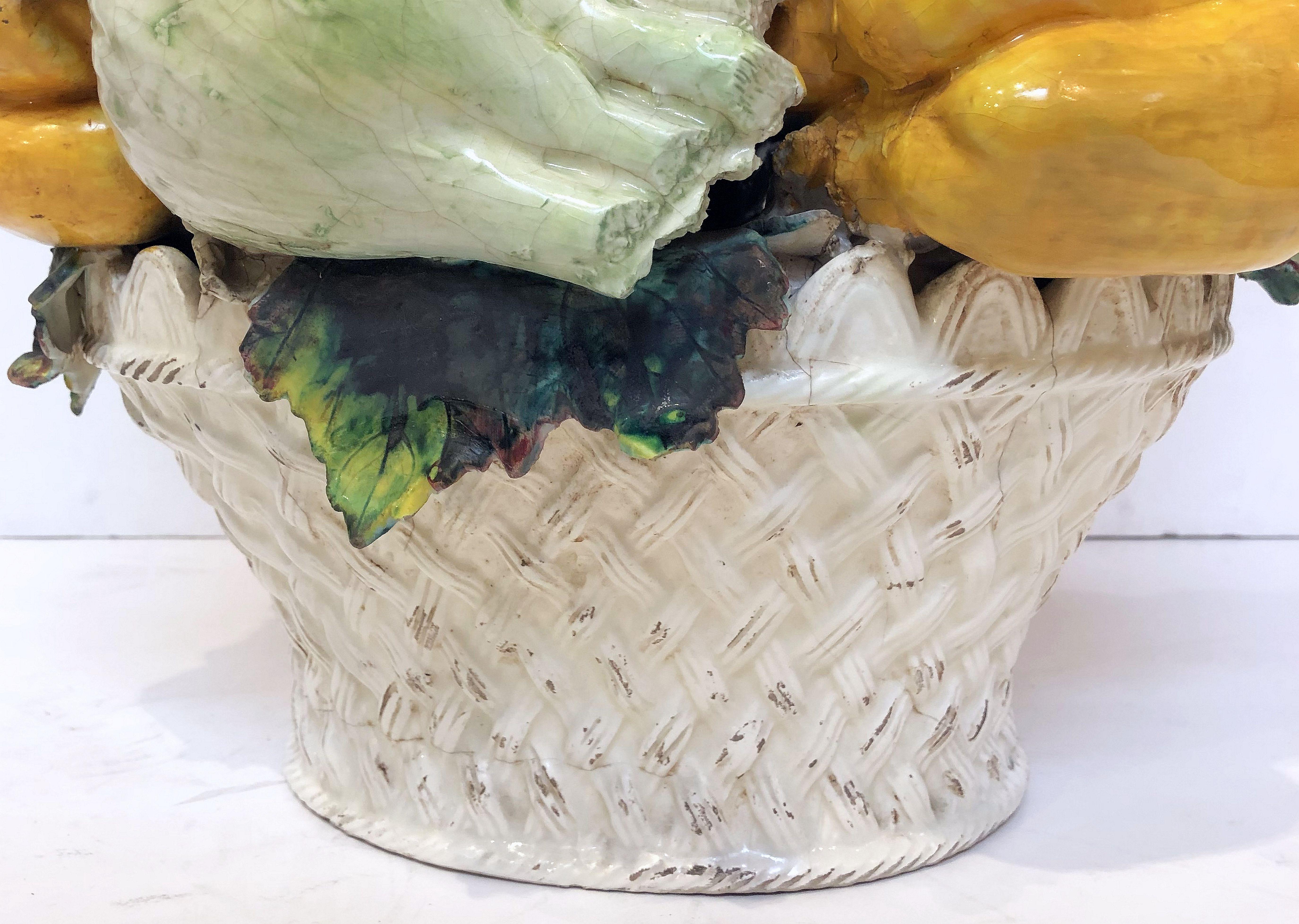 Centro de mesa grande de cerámica mayólica italiana para verduras o topiario en venta 13