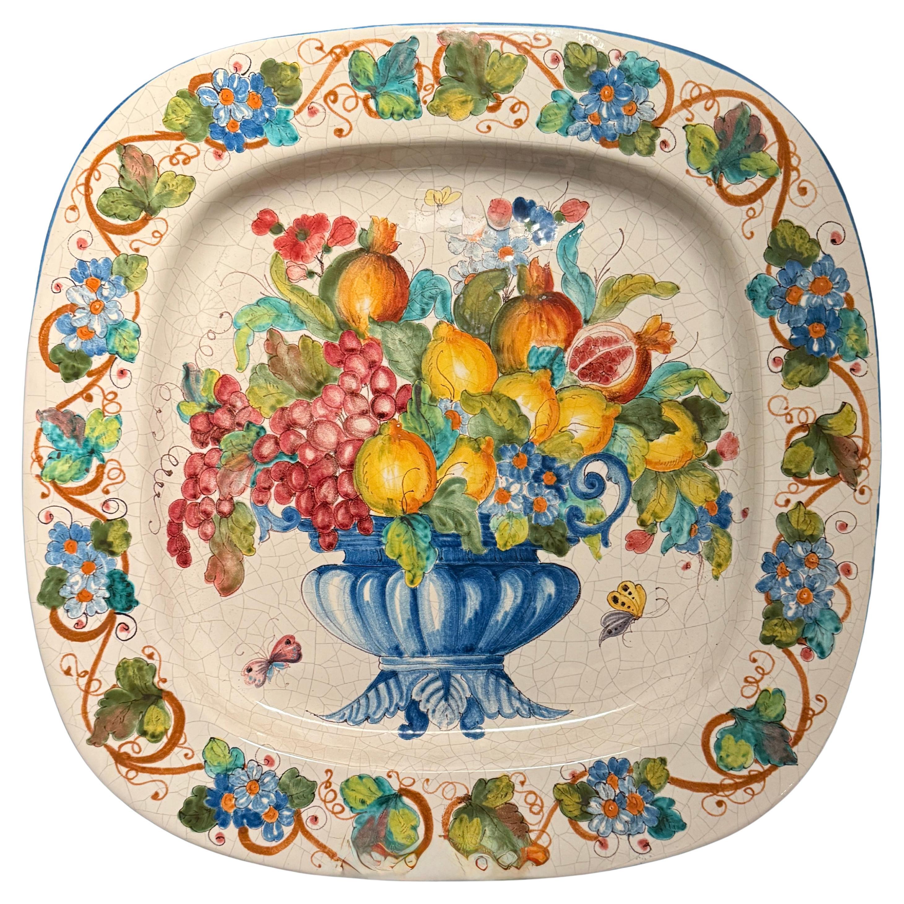 Grande vassoio decorato in maiolica italiana in vendita