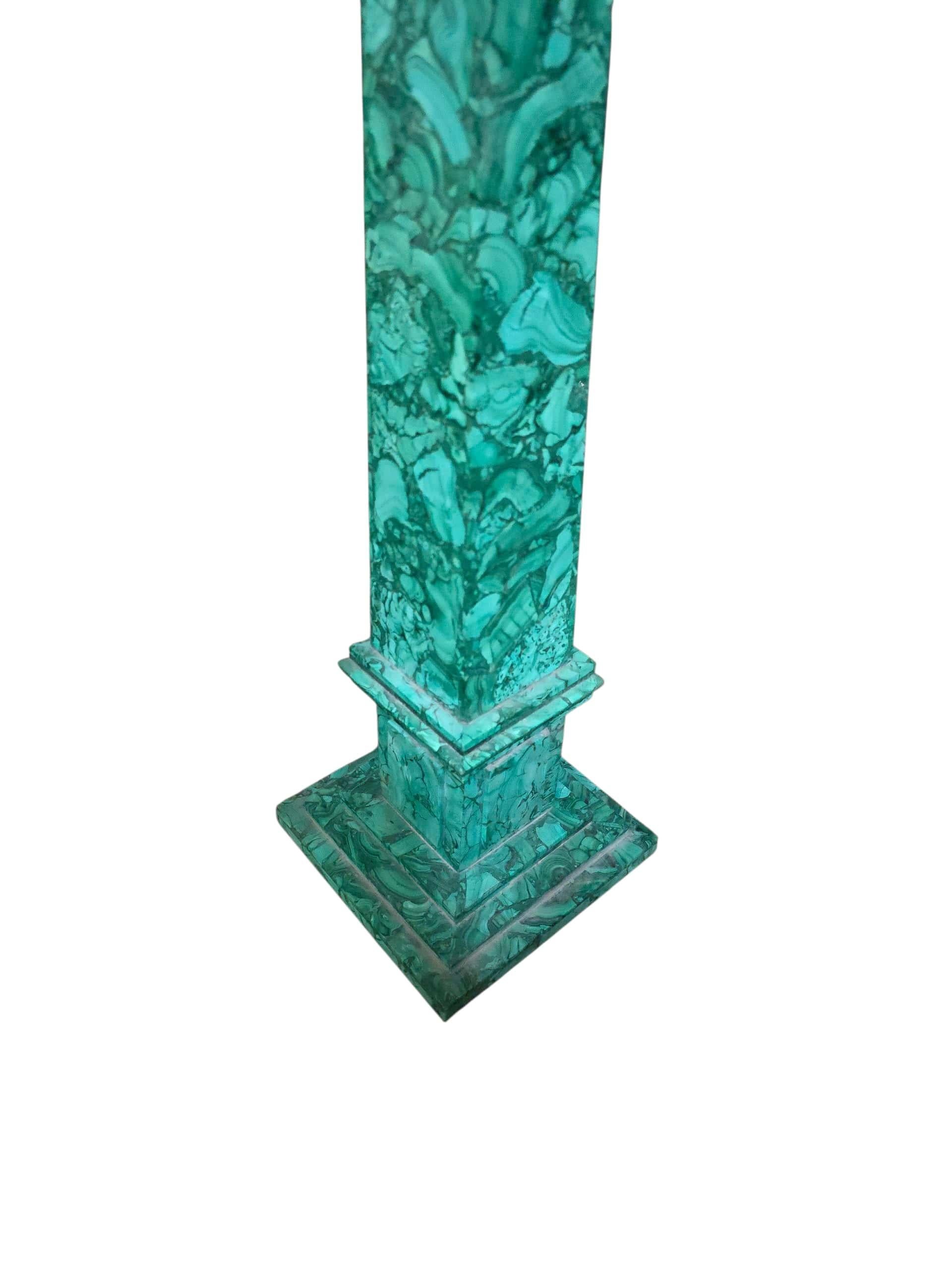 Grand obélisque italien en malachite, 1970 Bon état - En vente à Madrid, ES