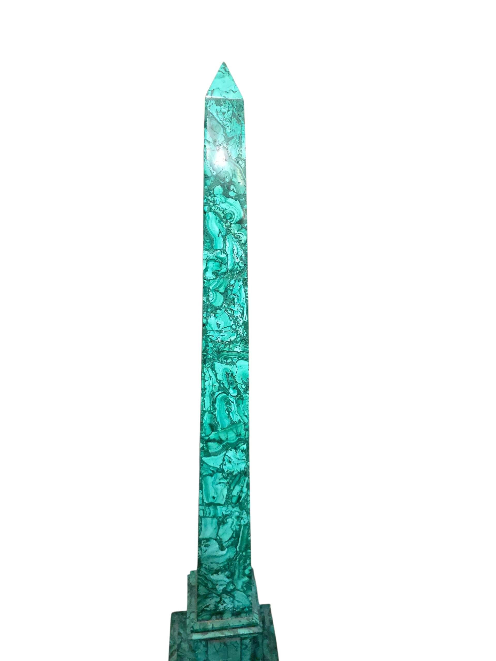 Malachite Grand obélisque italien en malachite, 1970 en vente