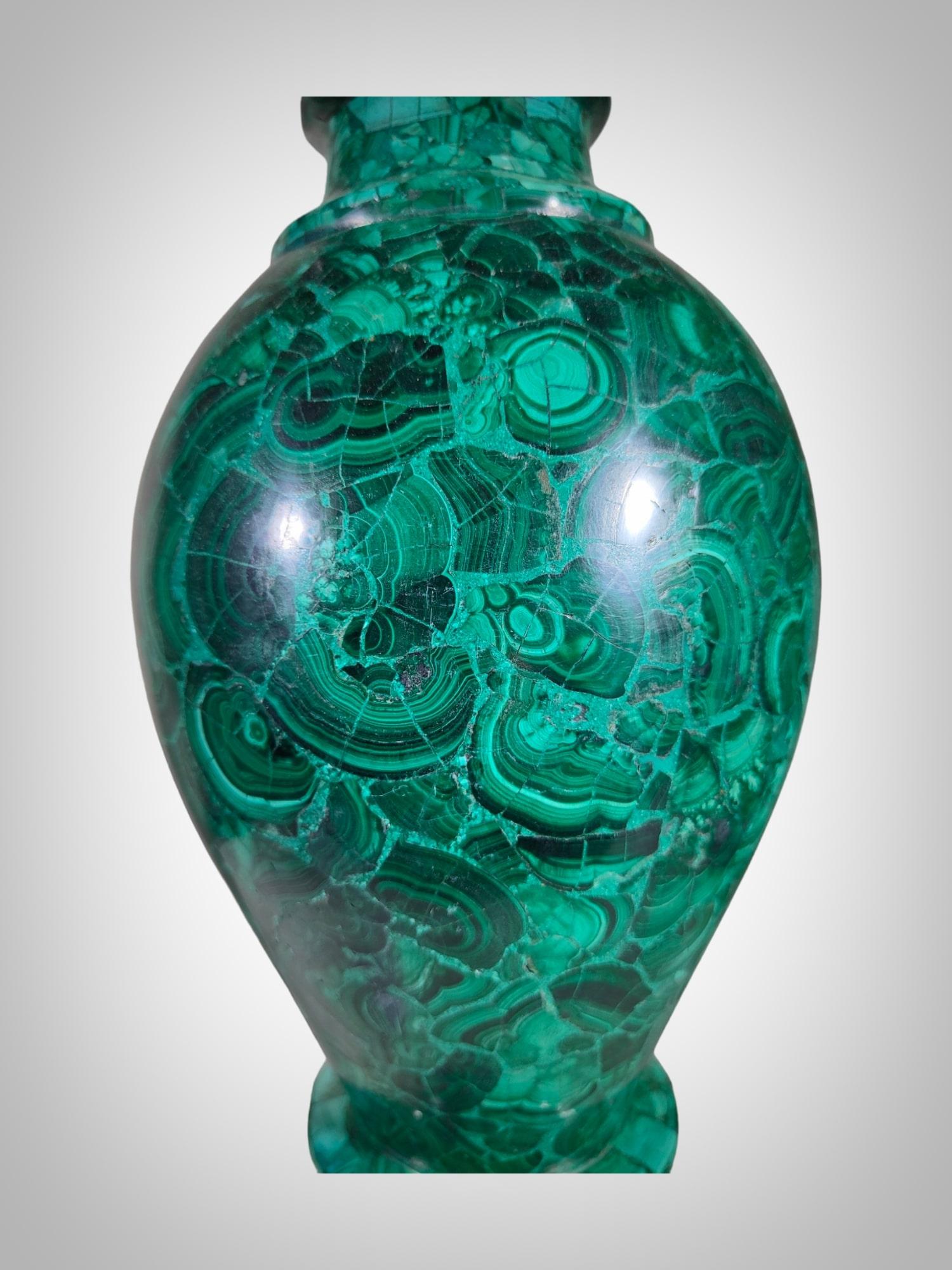 Large Italian Malachite Vase In Excellent Condition For Sale In Madrid, ES