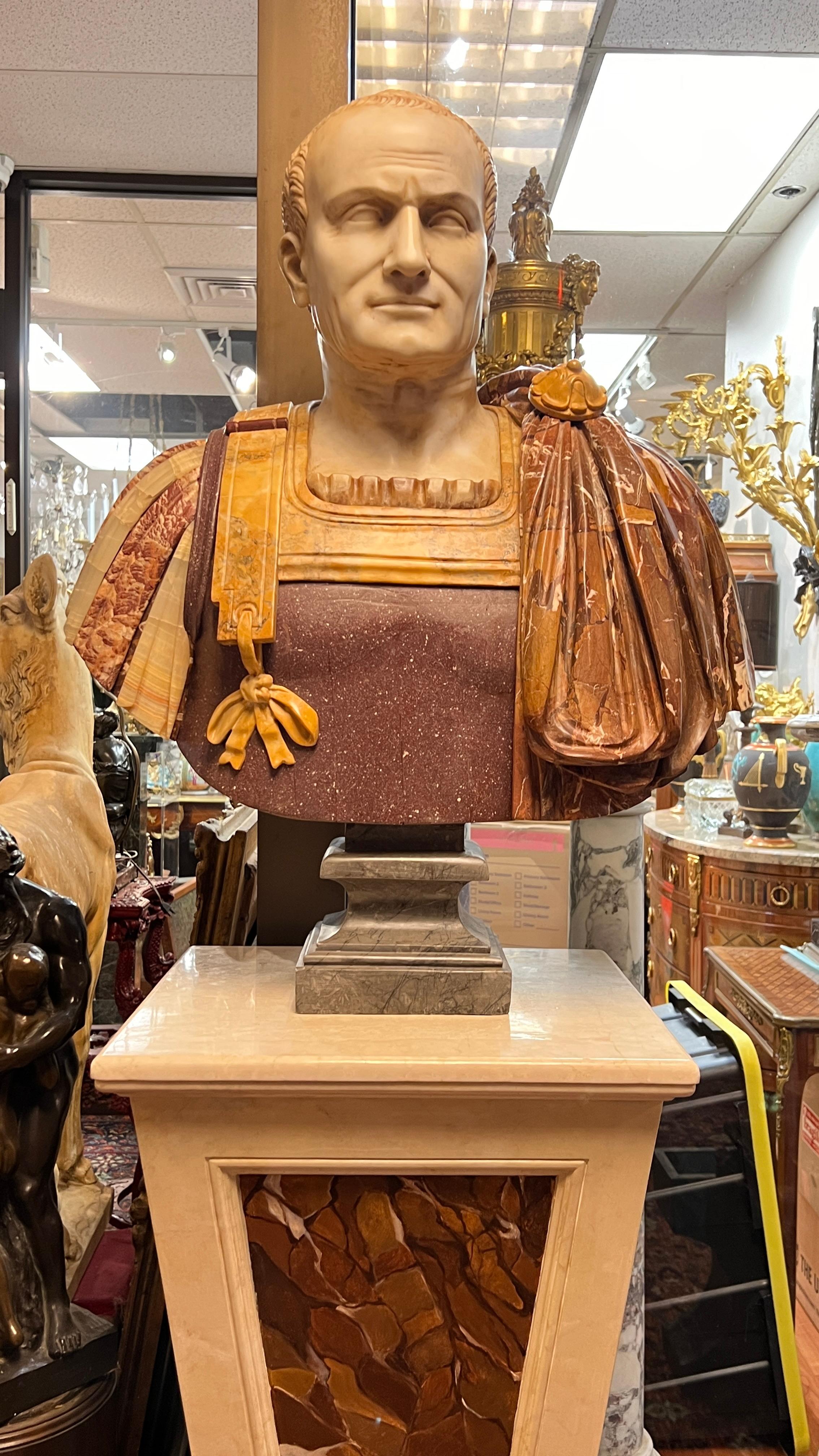 Grand buste d'empereur romain en marbre italien daté de 1887 Bon état - En vente à New York, NY