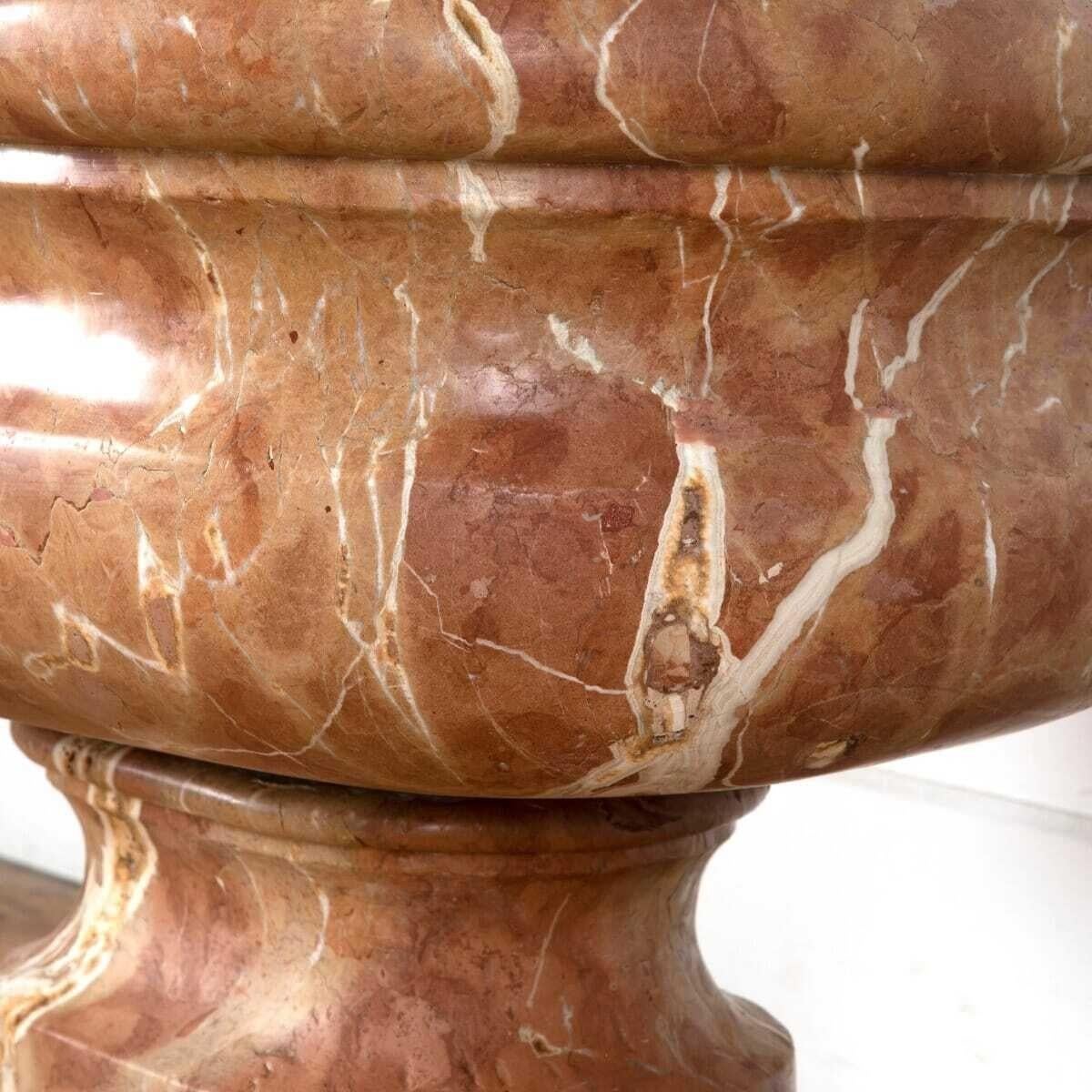 Large Italian Marble Cistern In Good Condition In Gloucestershire, GB