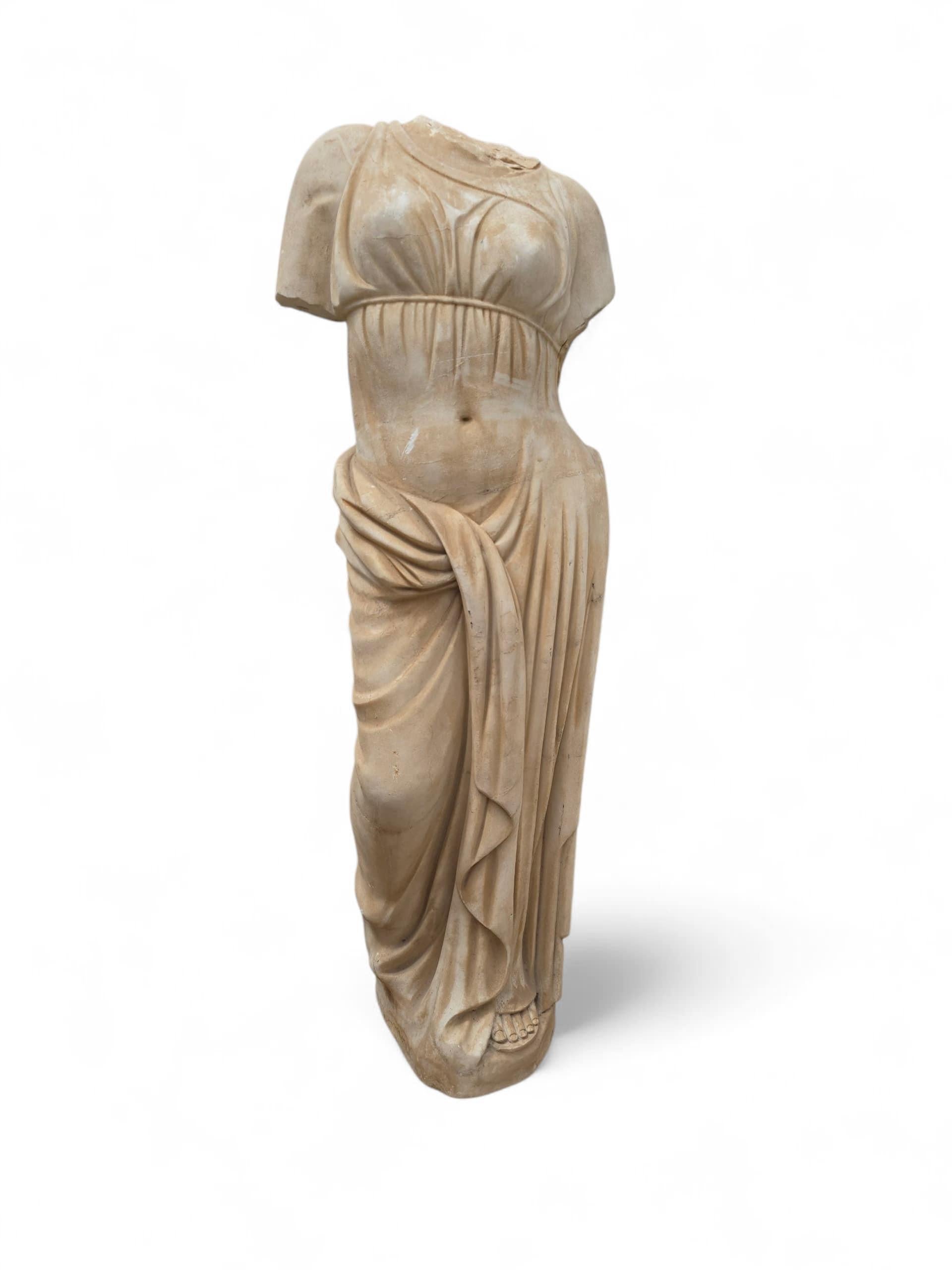 Gran escultura italiana de mármol de una mujer romana, principios del siglo XX en Bueno estado para la venta en Madrid, ES