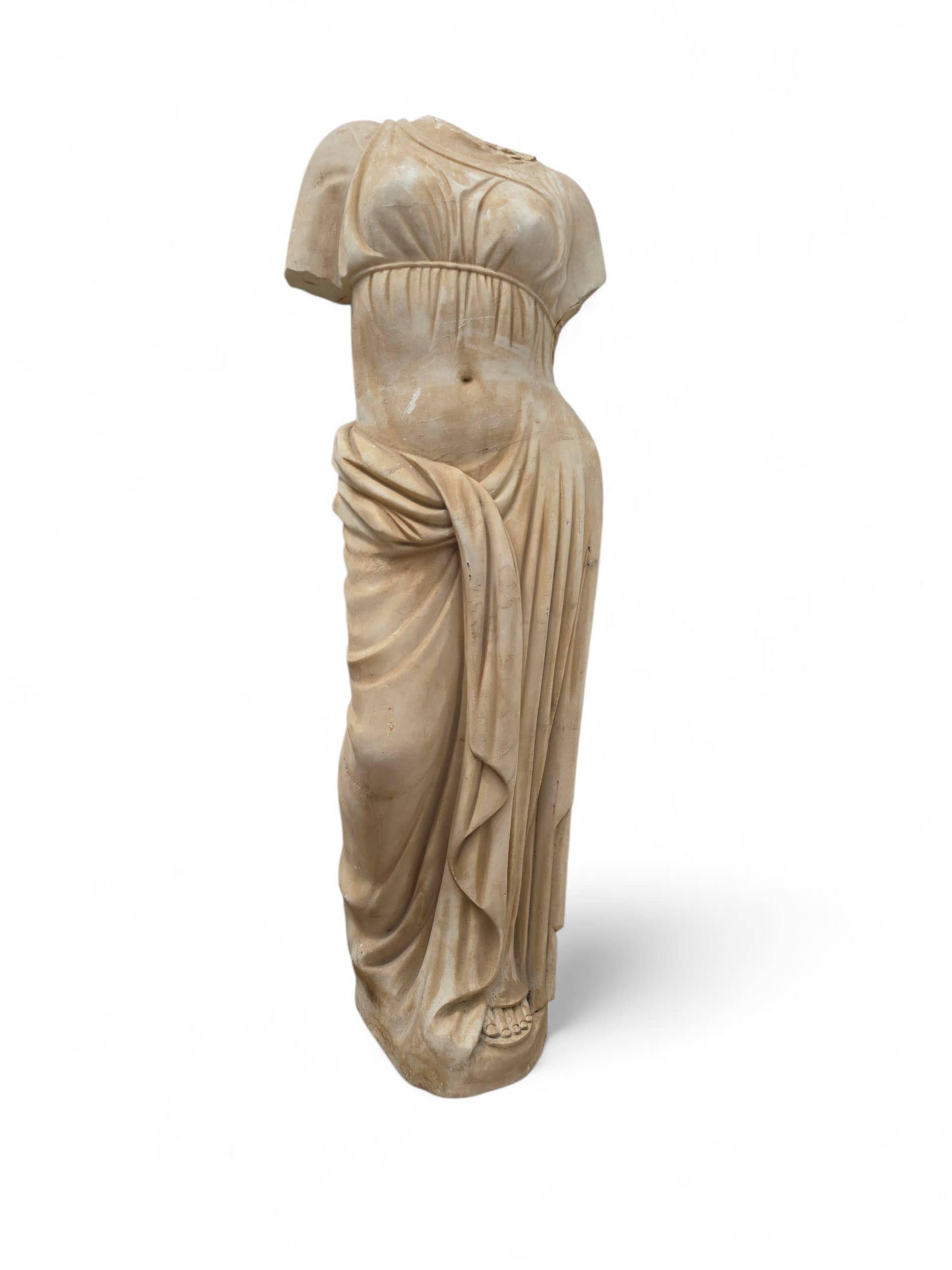 Gran escultura italiana de mármol de una mujer romana, principios del siglo XX Mármol en venta