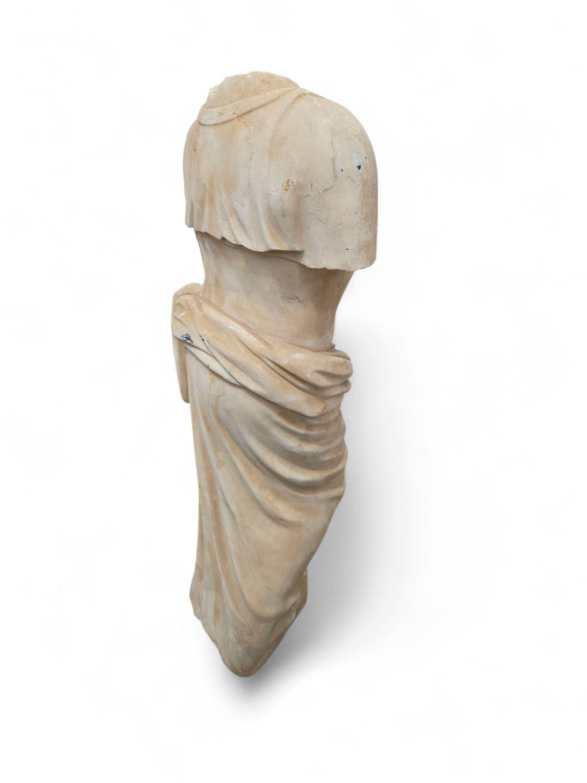 Gran escultura italiana de mármol de una mujer romana, principios del siglo XX en venta 5